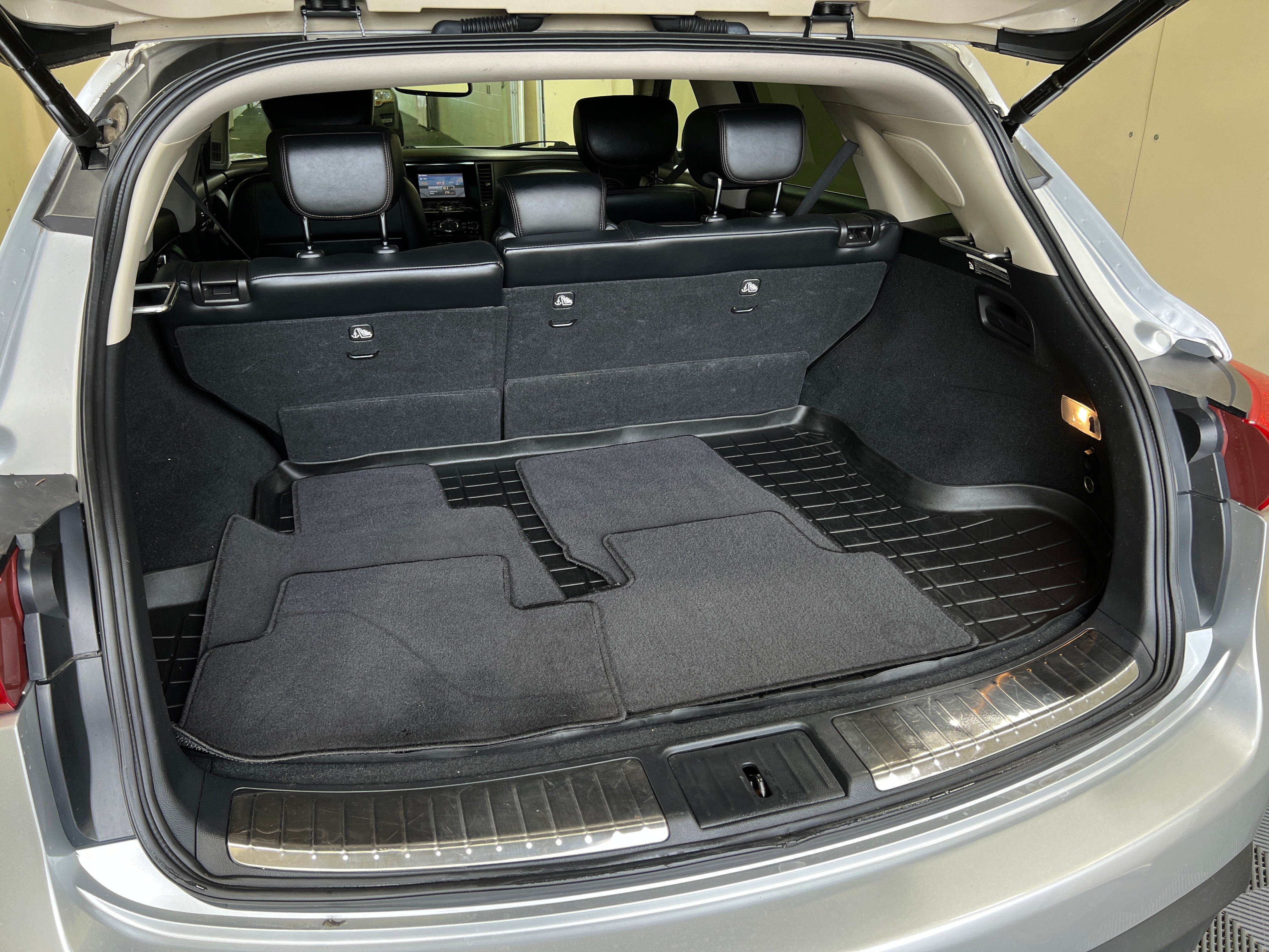 2017 INFINITI QX70  6