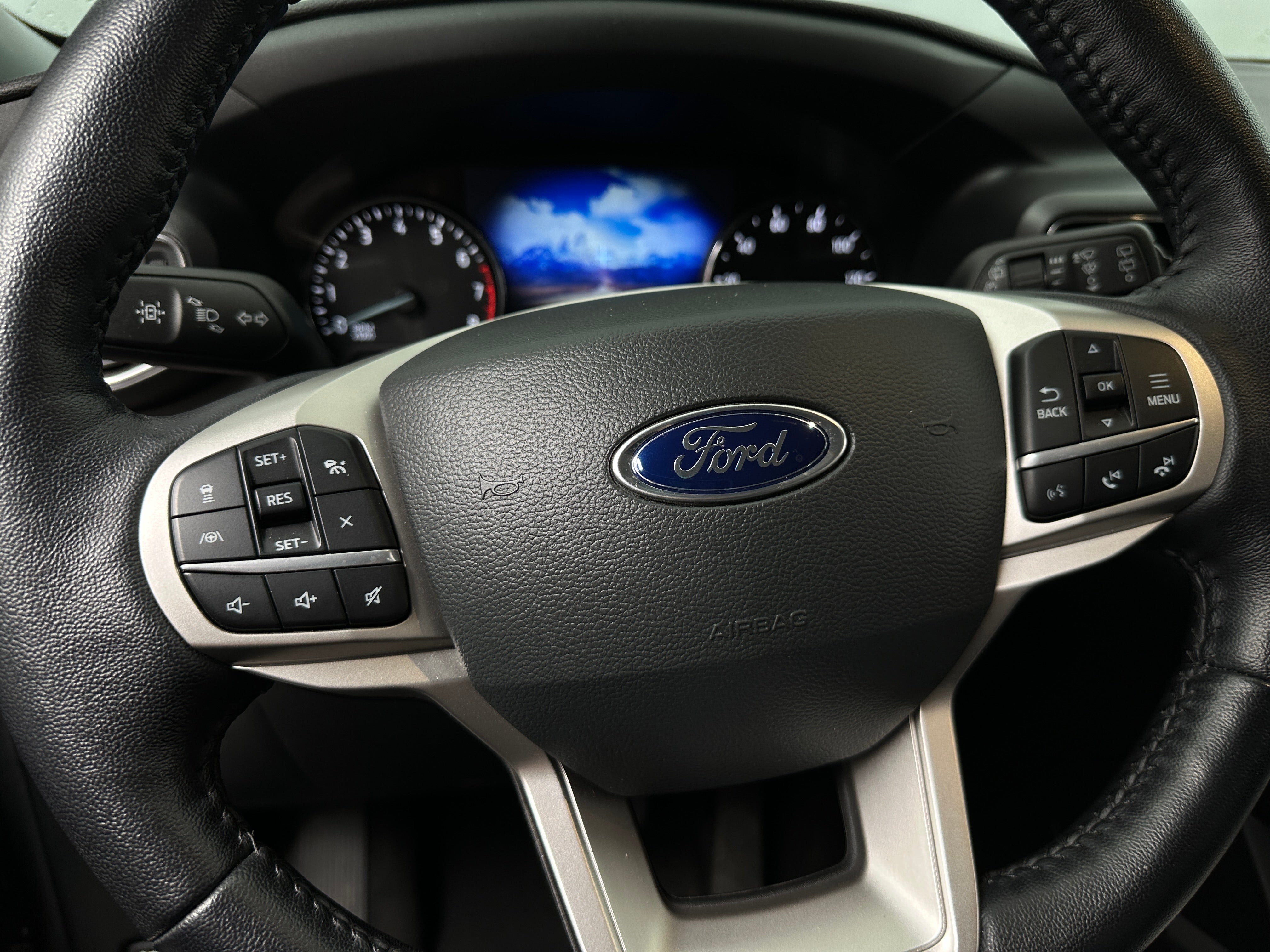 2022 Ford Explorer Limited 4