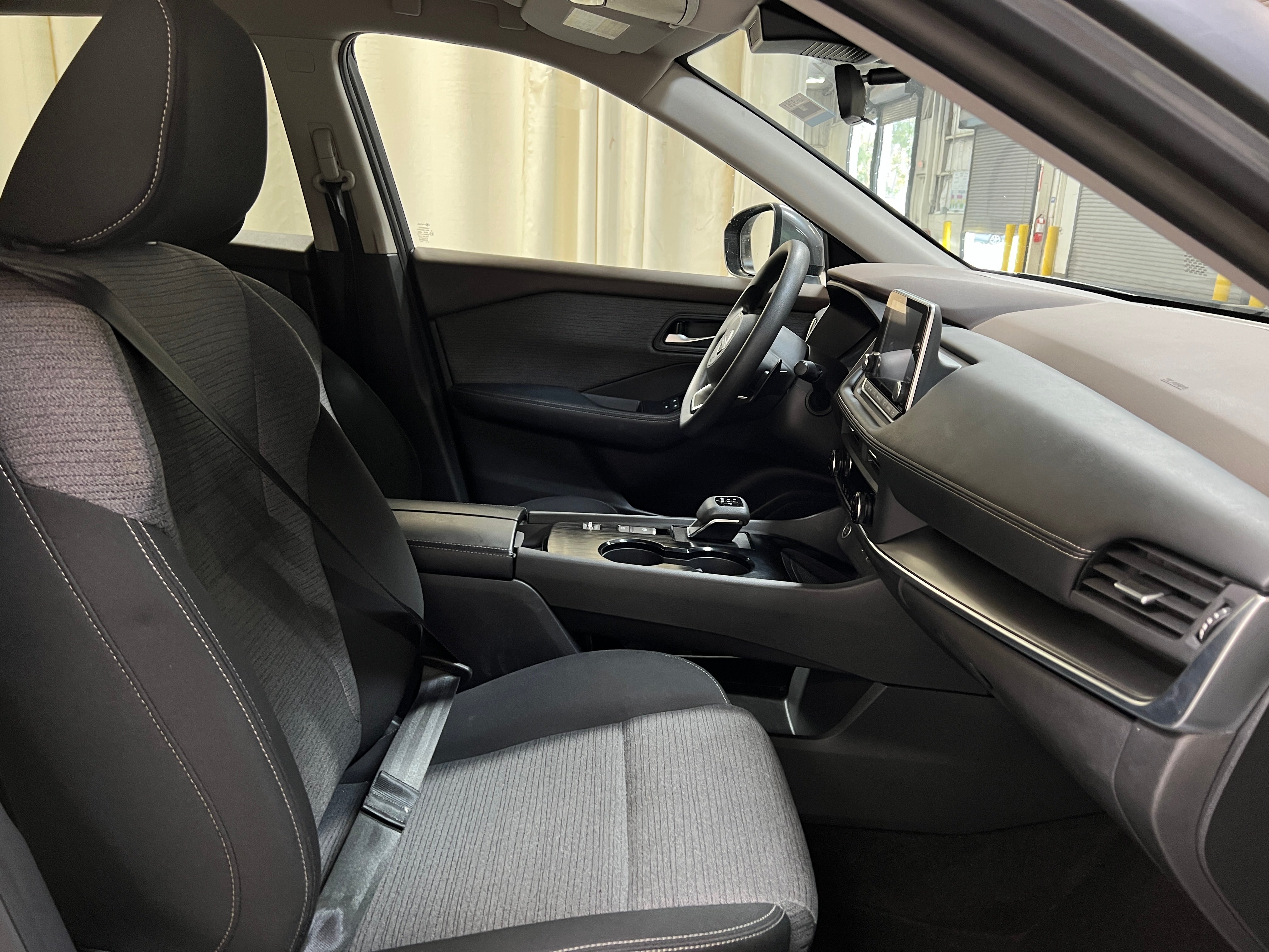 2023 Nissan Rogue SV 2