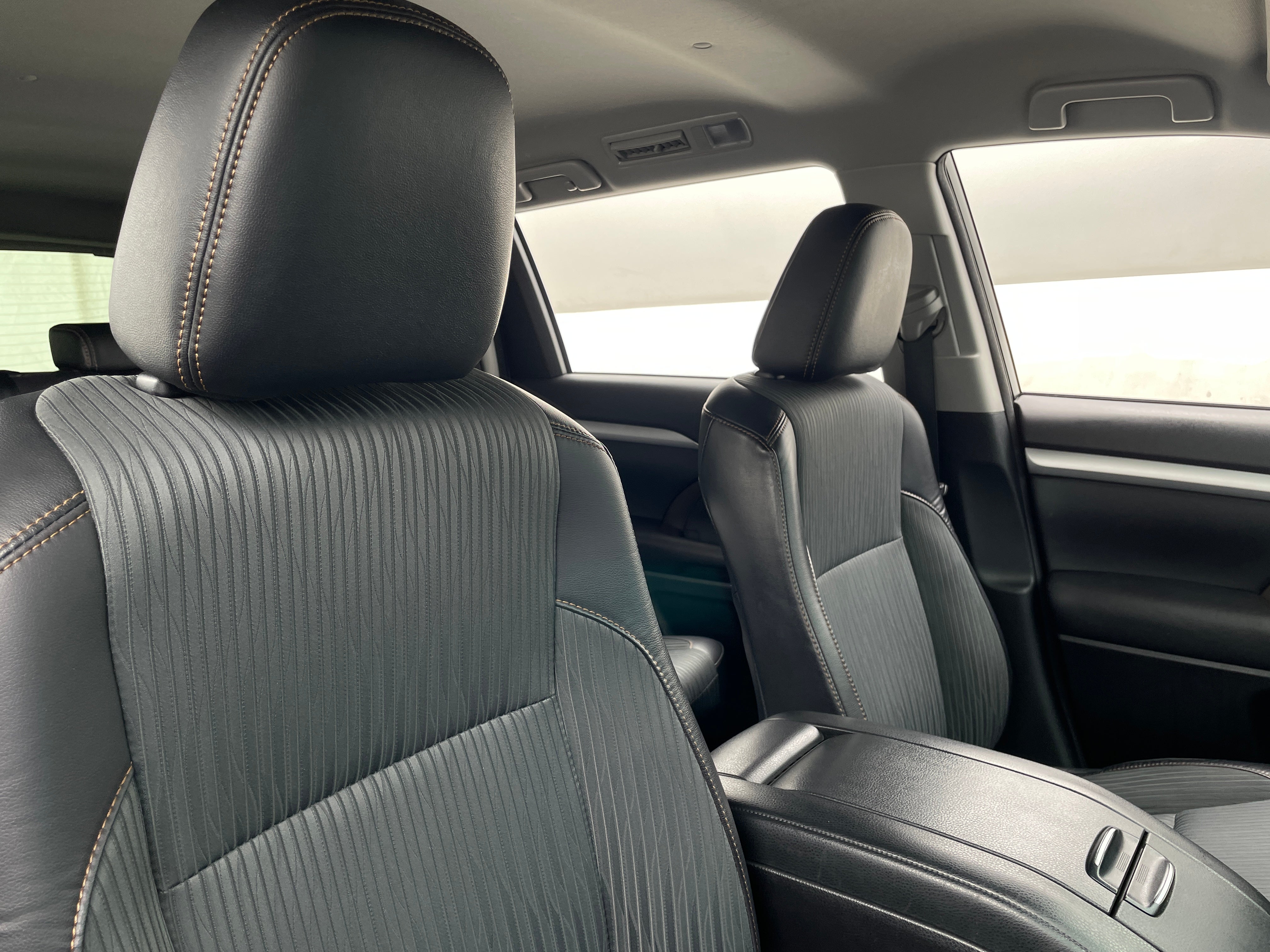 2016 Toyota Highlander LE 2