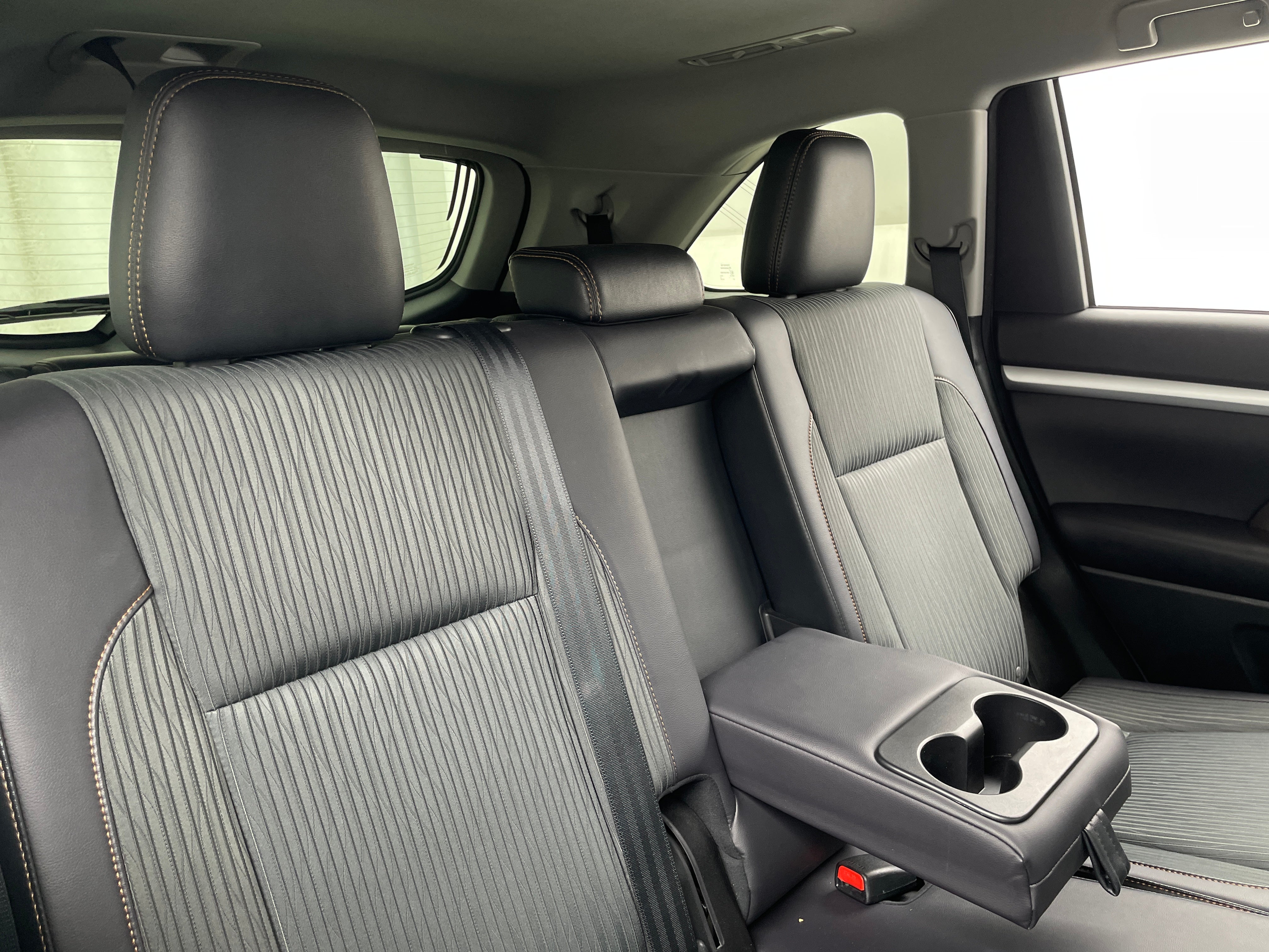 2016 Toyota Highlander LE 6