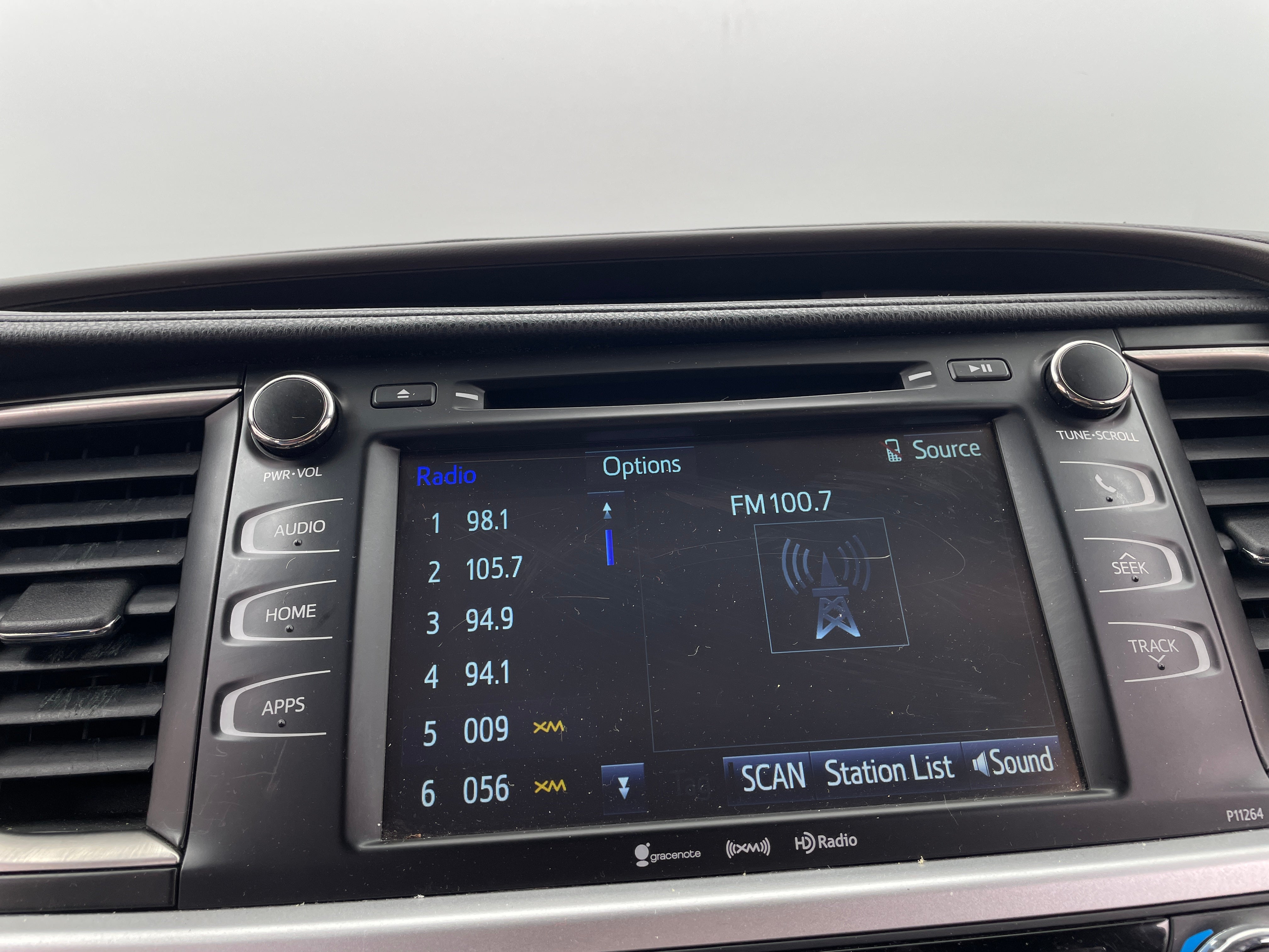 2016 Toyota Highlander LE 4