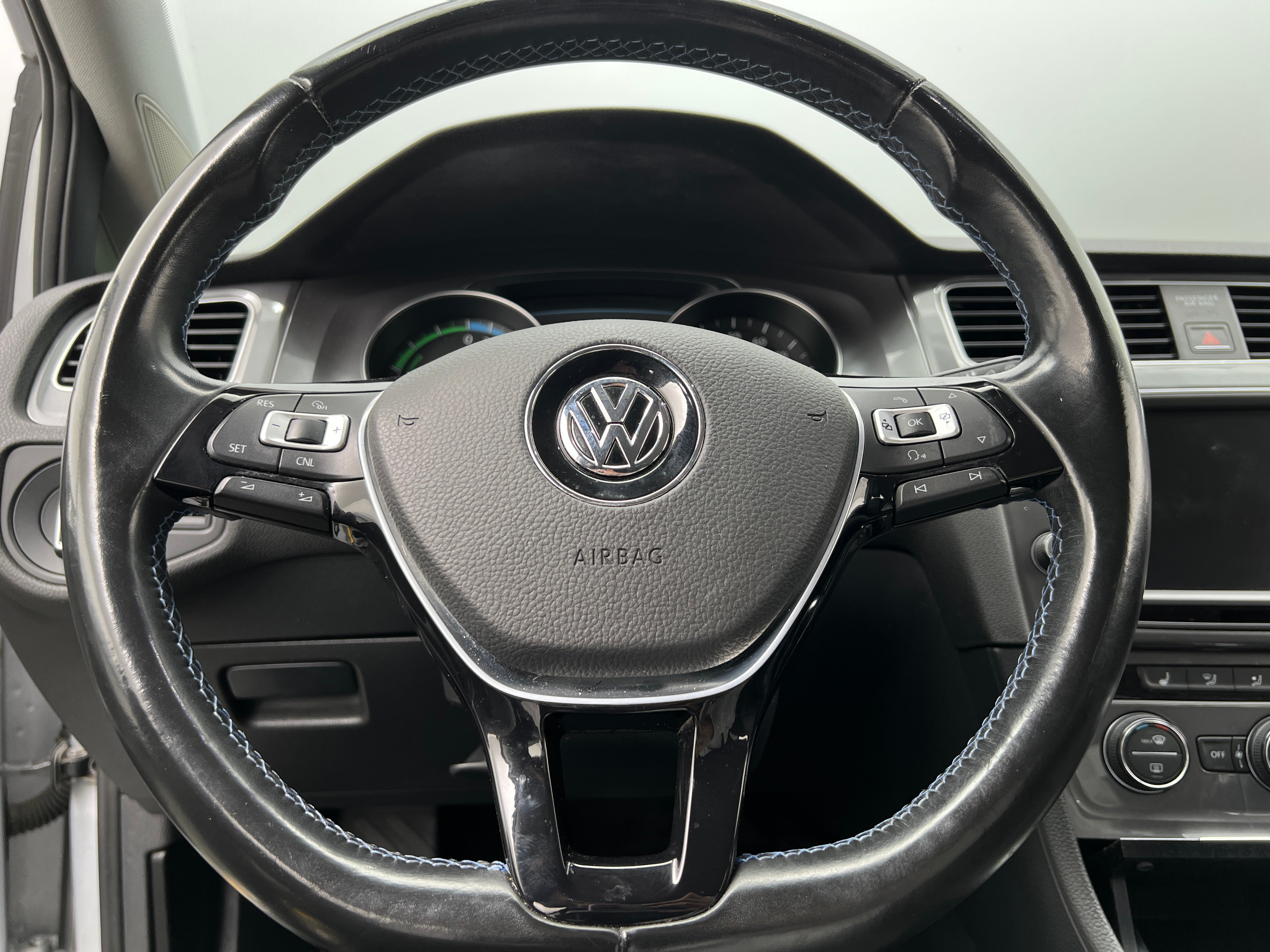 2016 Volkswagen e-Golf SEL Premium 4