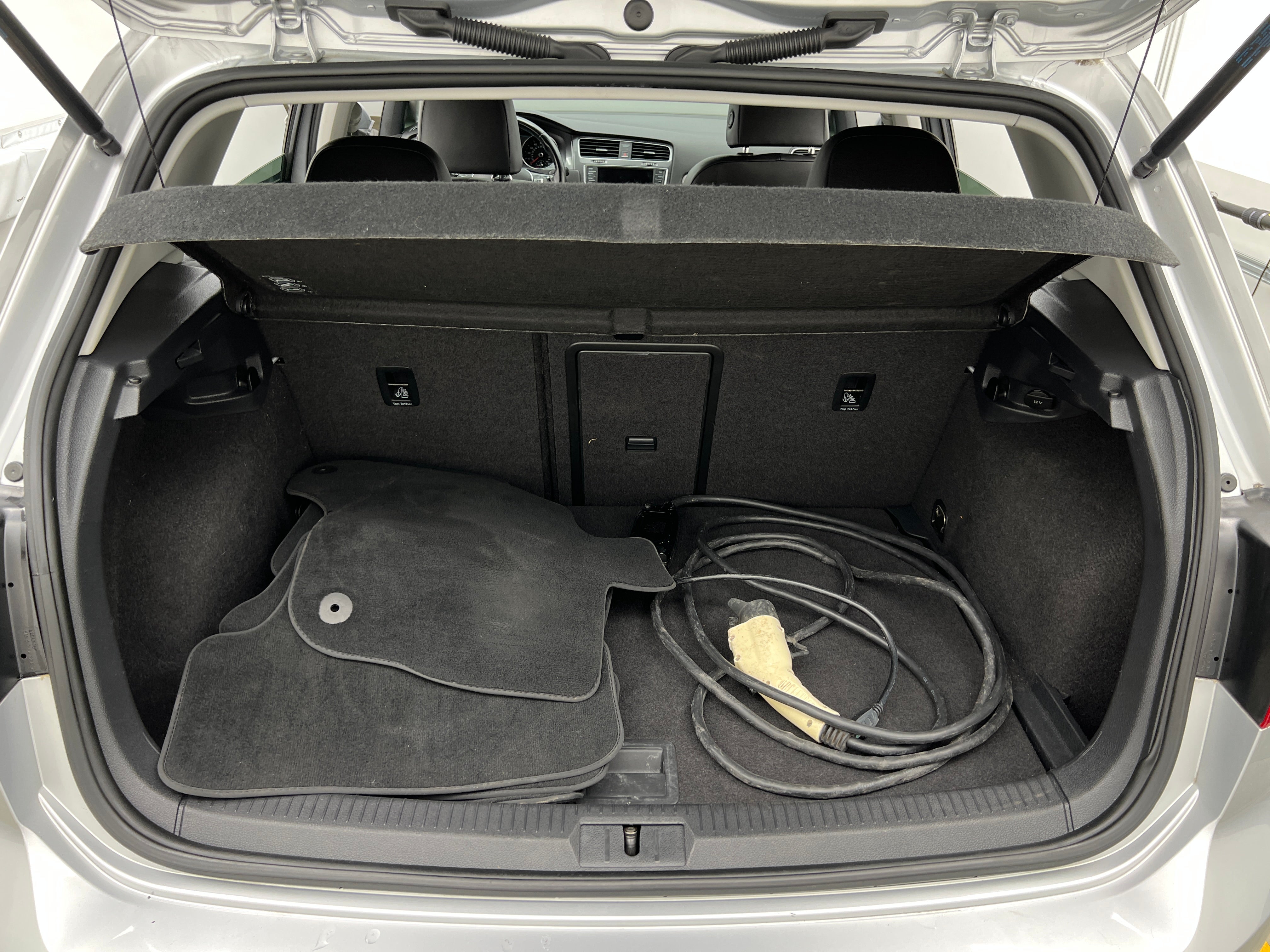 2016 Volkswagen e-Golf SEL Premium 6