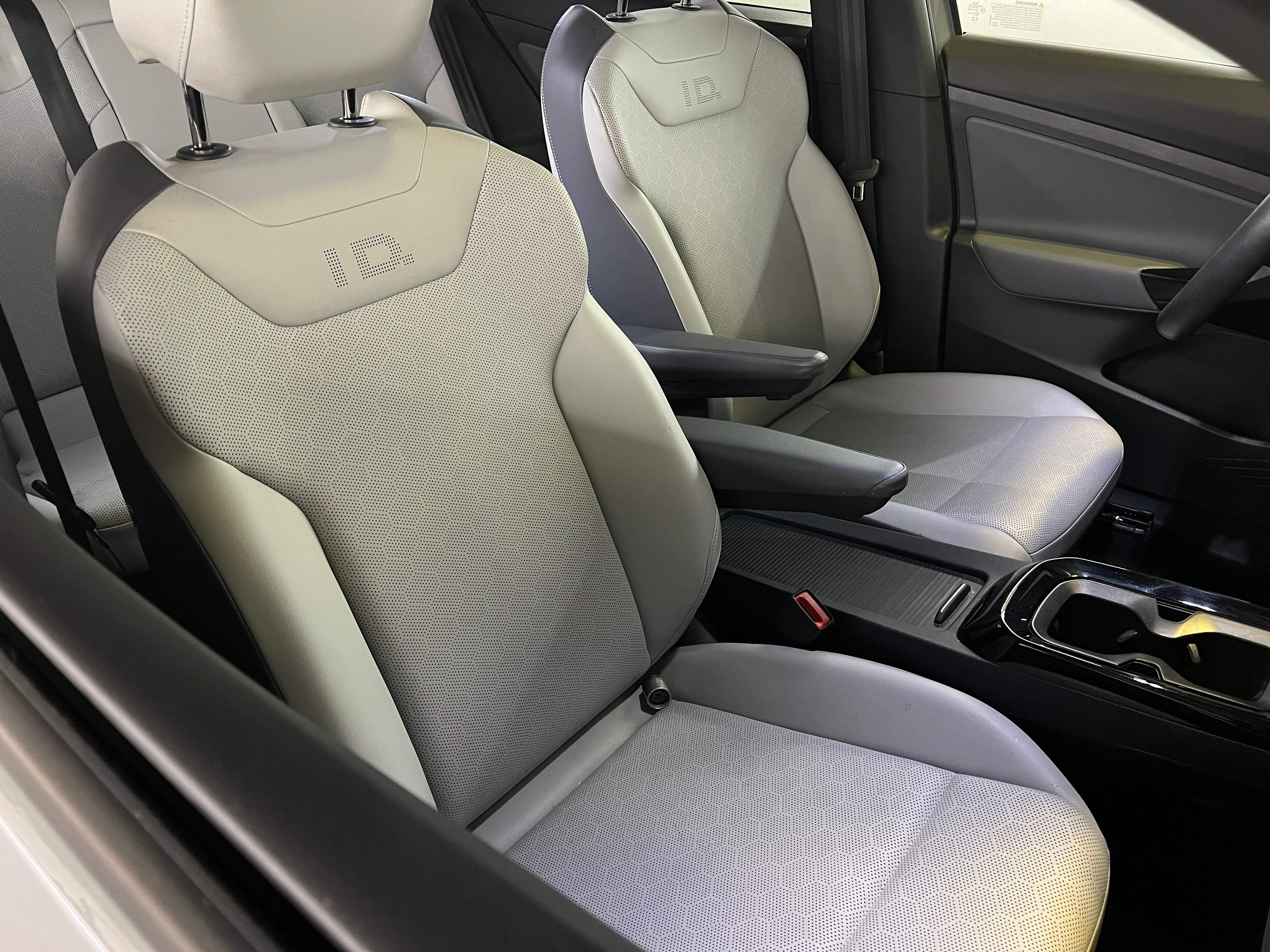 2022 Volkswagen ID.4 Pro S 2