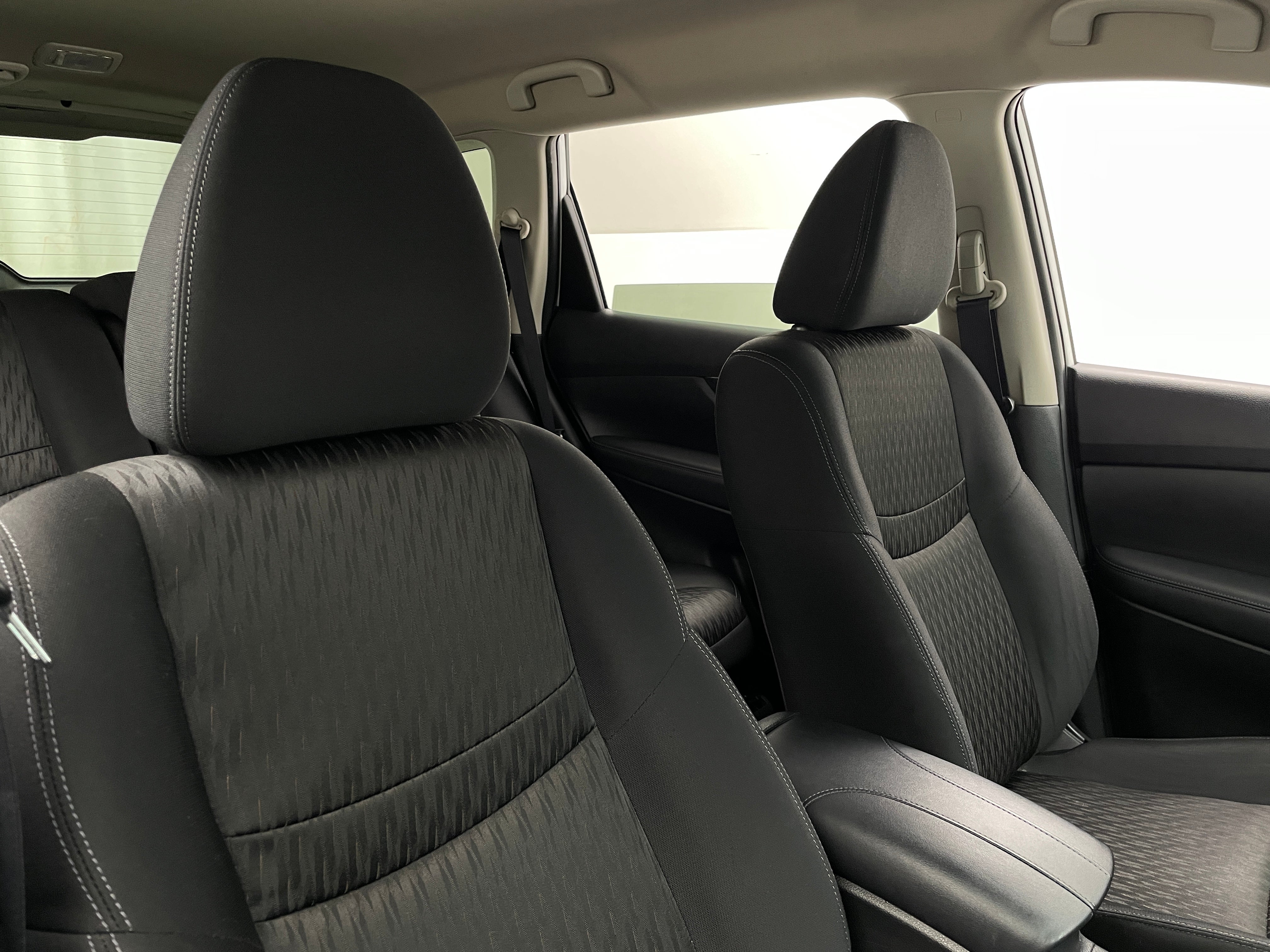 2017 Nissan Rogue SV 2