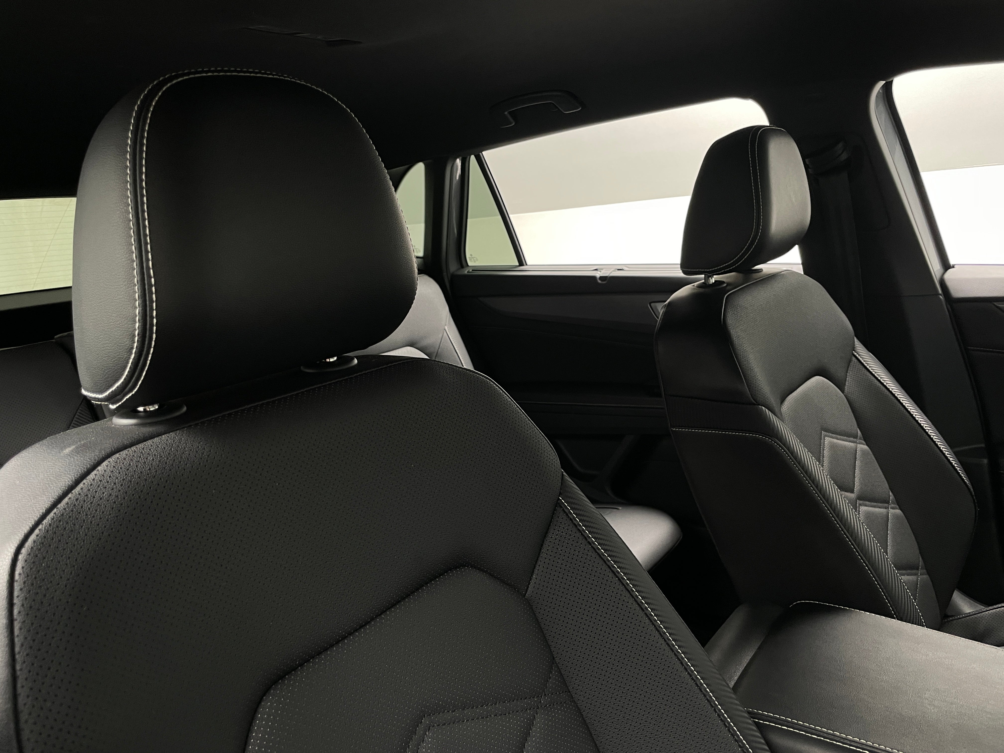 2024 Volkswagen Atlas SE 2