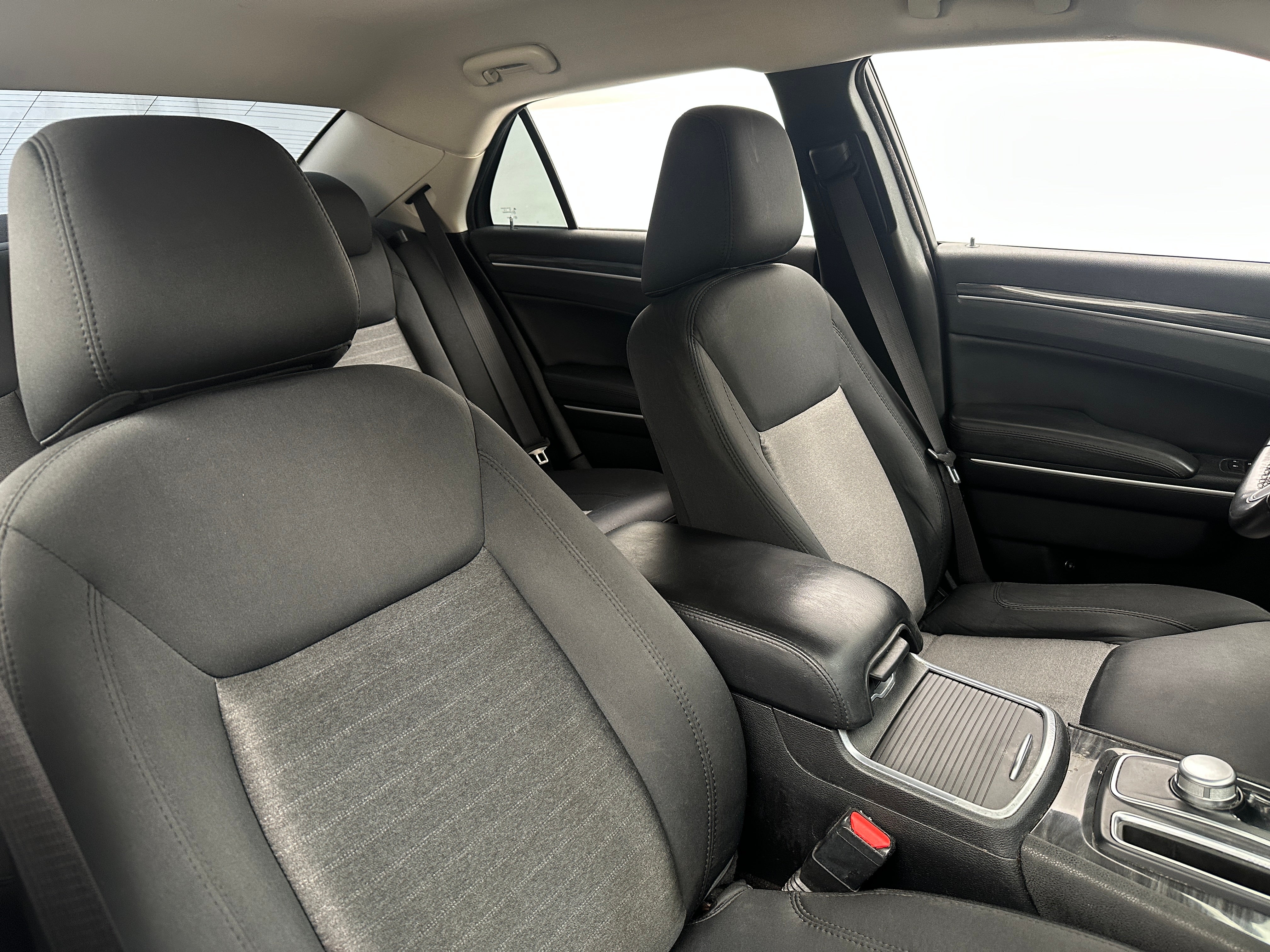 2020 Chrysler 300 Touring 2