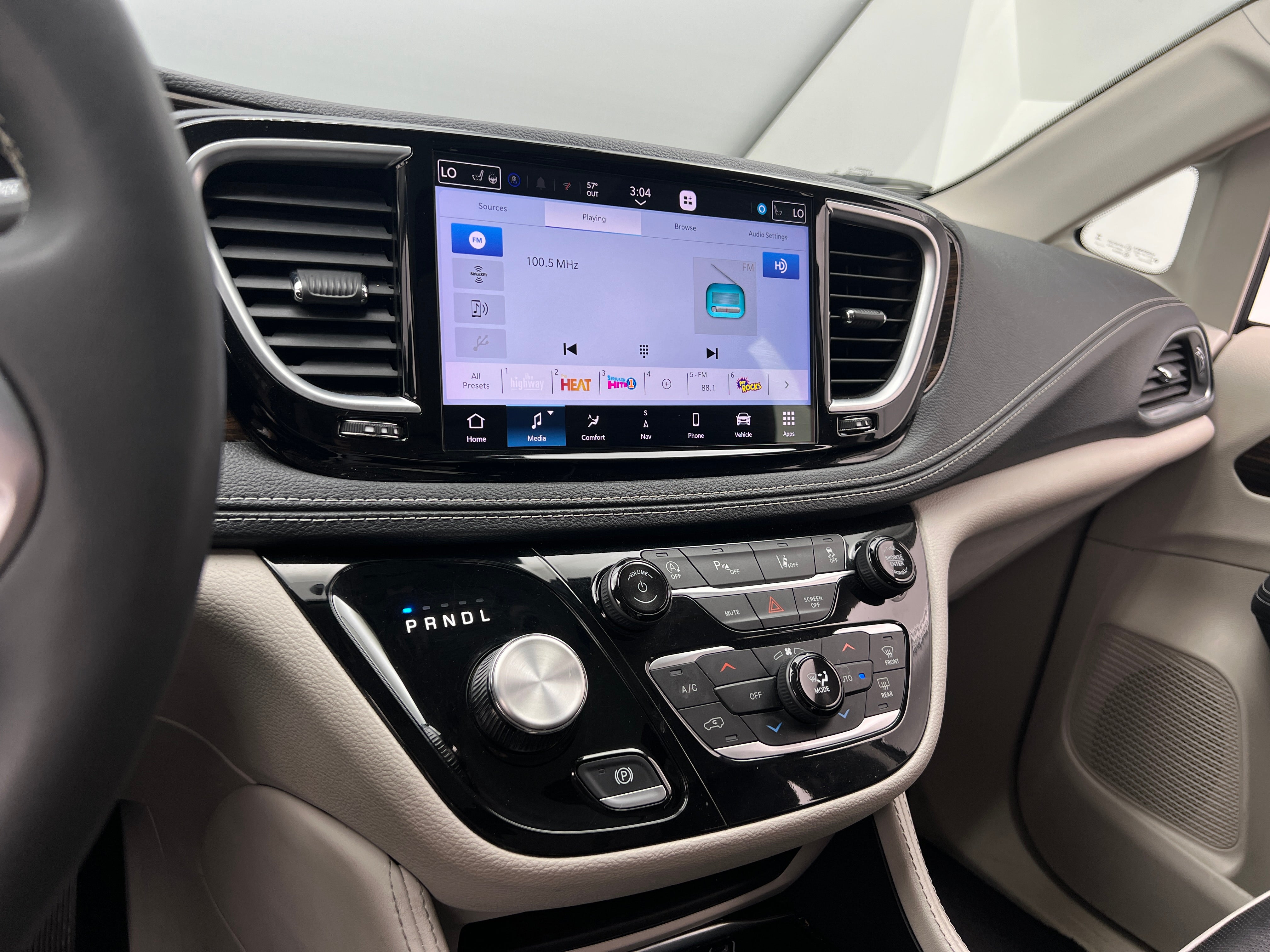 2023 Chrysler Pacifica Limited 3