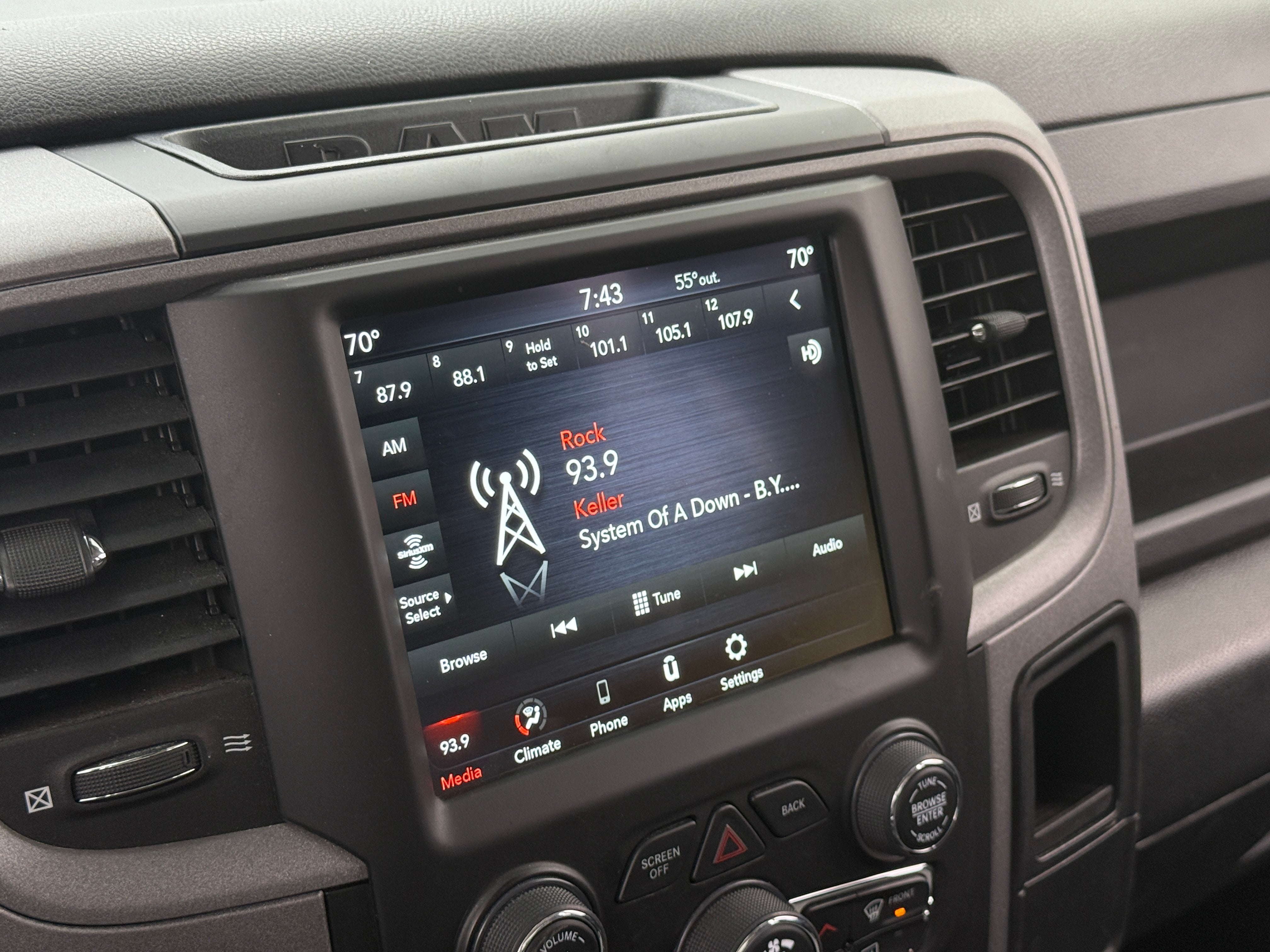 2021 RAM 1500 Classic Tradesman 4