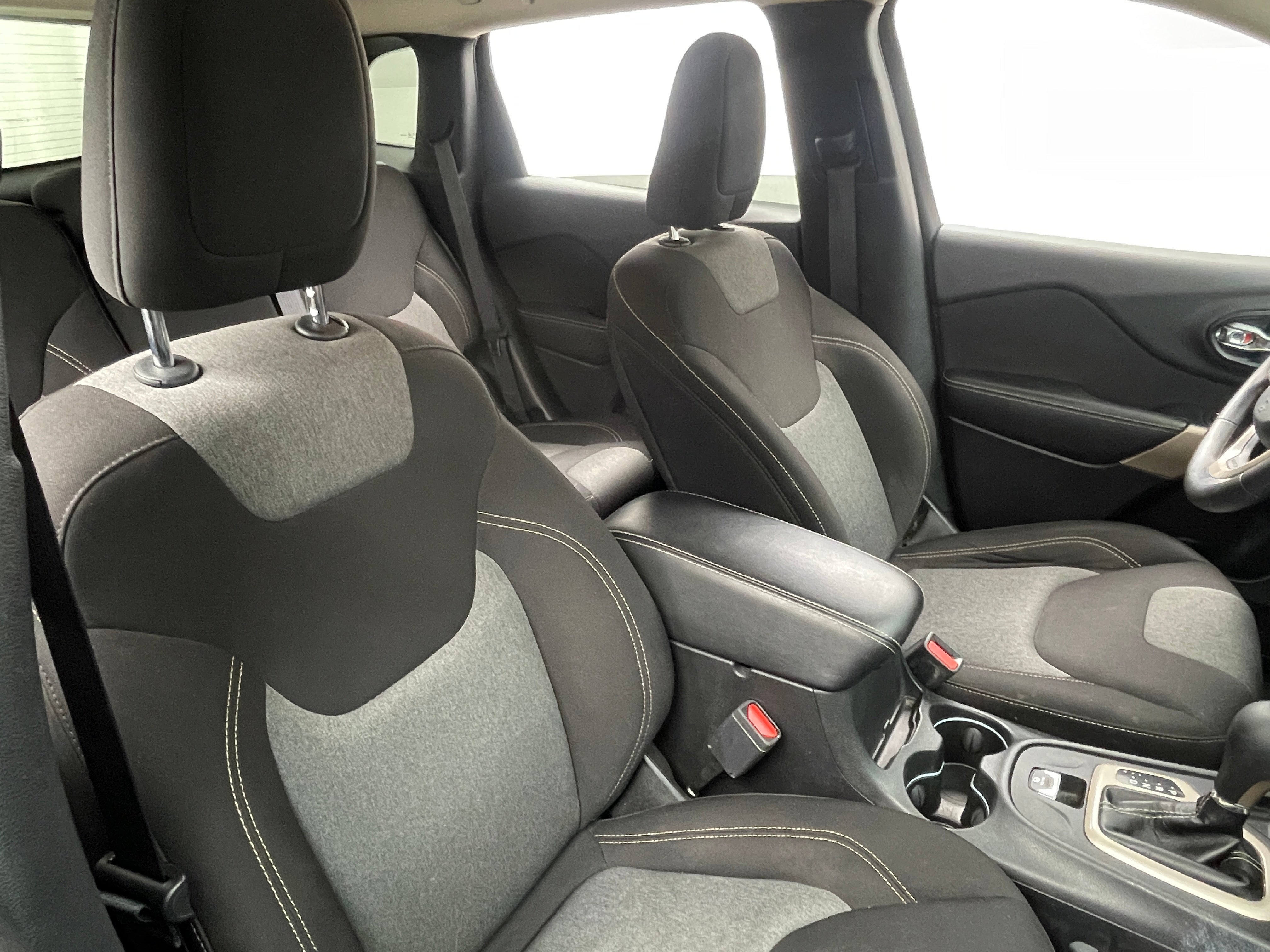 2017 Jeep Cherokee Sport 2