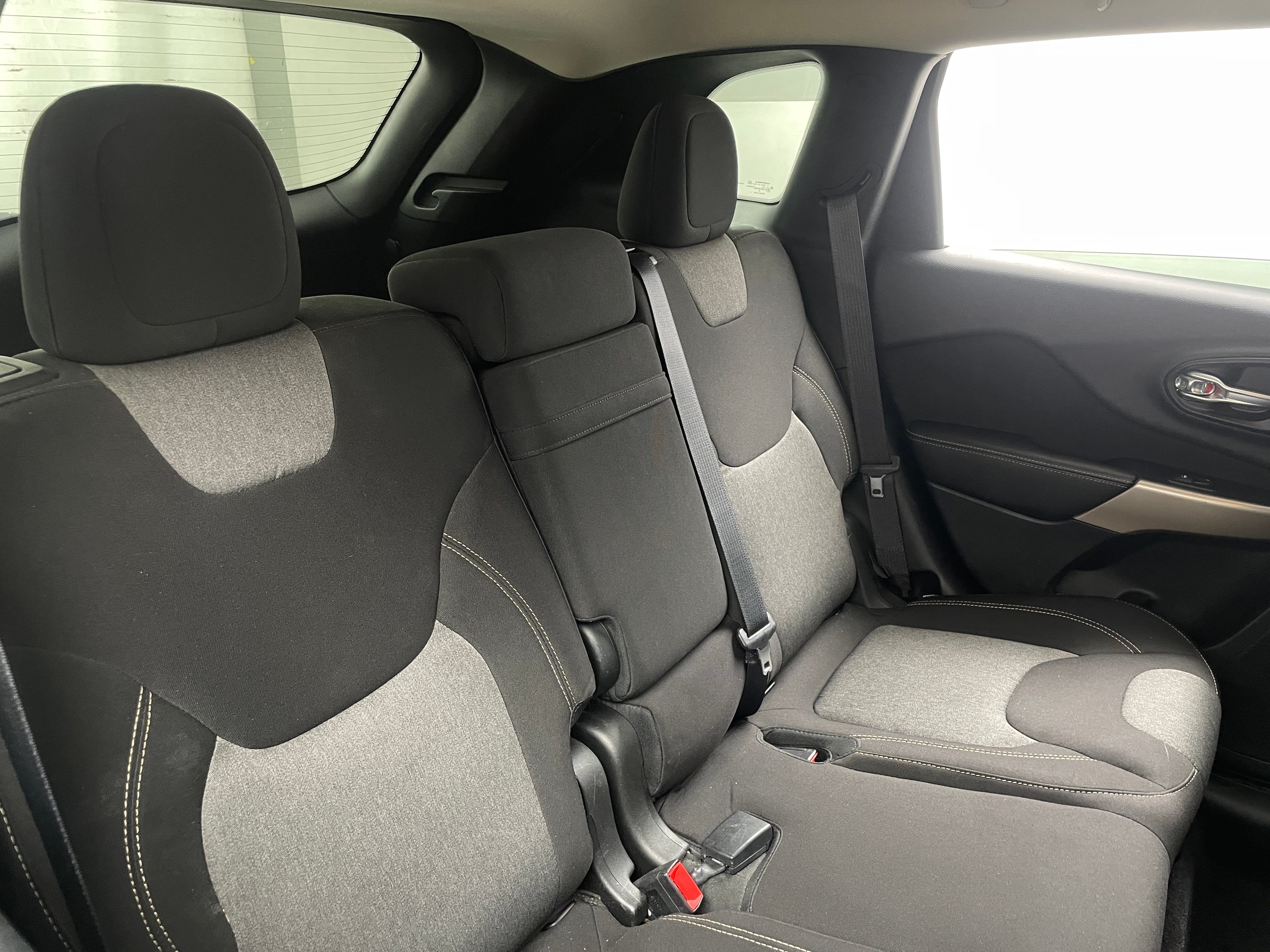 2017 Jeep Cherokee Sport 6