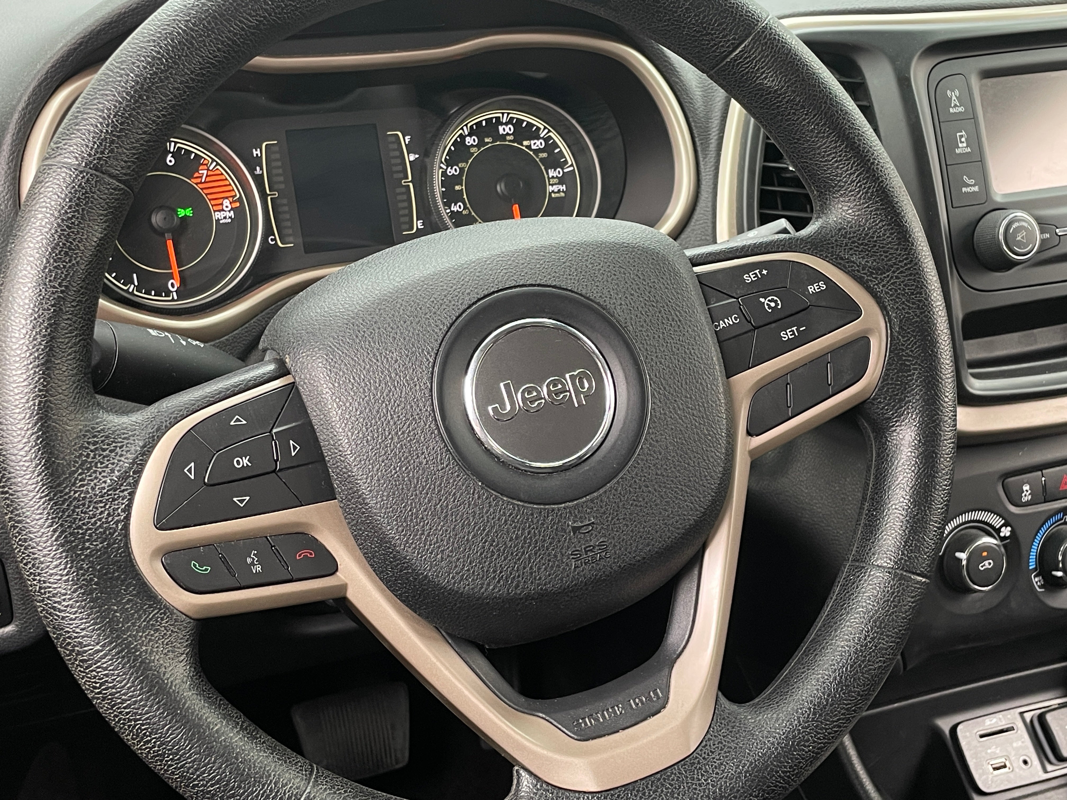 2017 Jeep Cherokee Sport 5