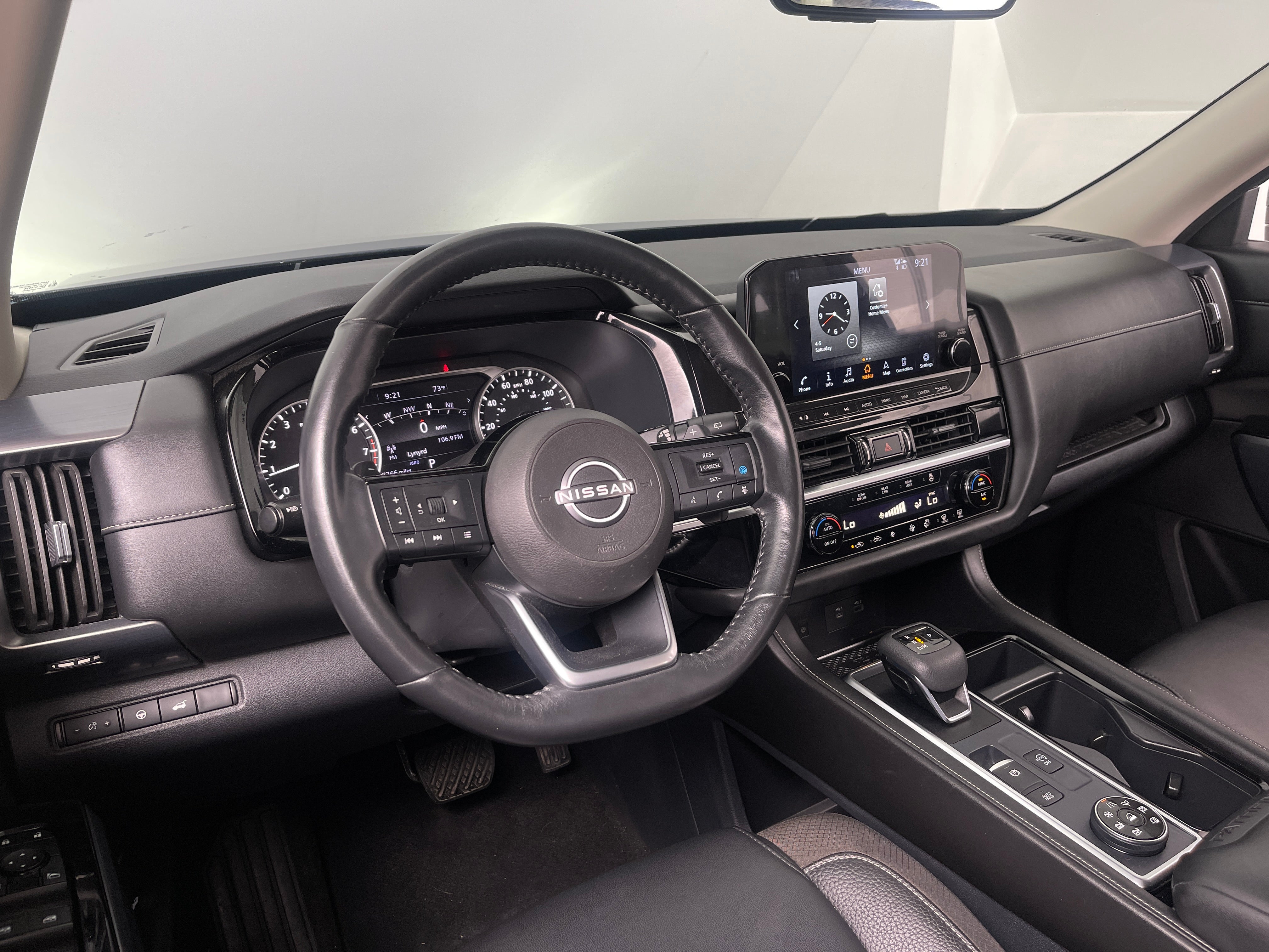 2023 Nissan Pathfinder SL 2