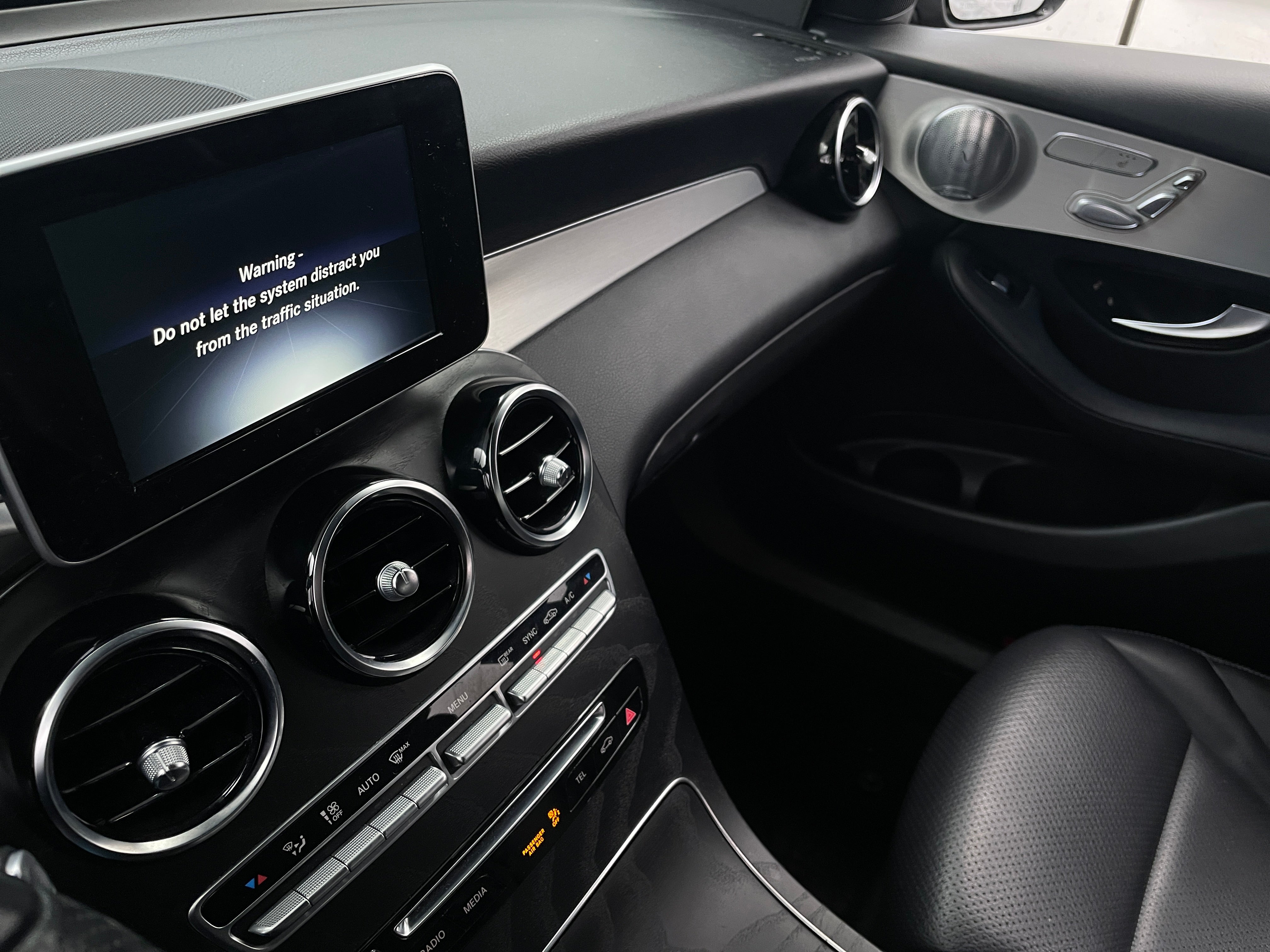 2019 Mercedes-Benz GLC 300 3