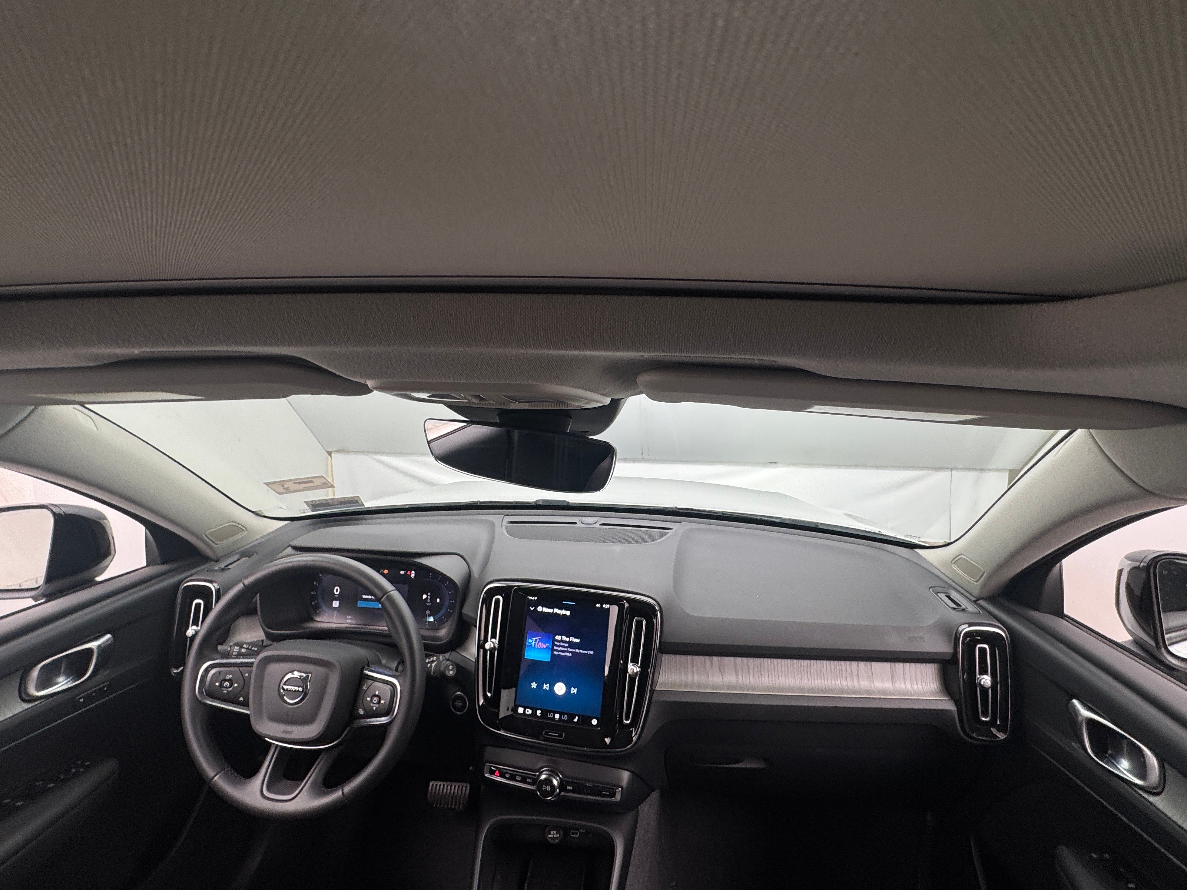 2024 Volvo XC40 B5 Core 2