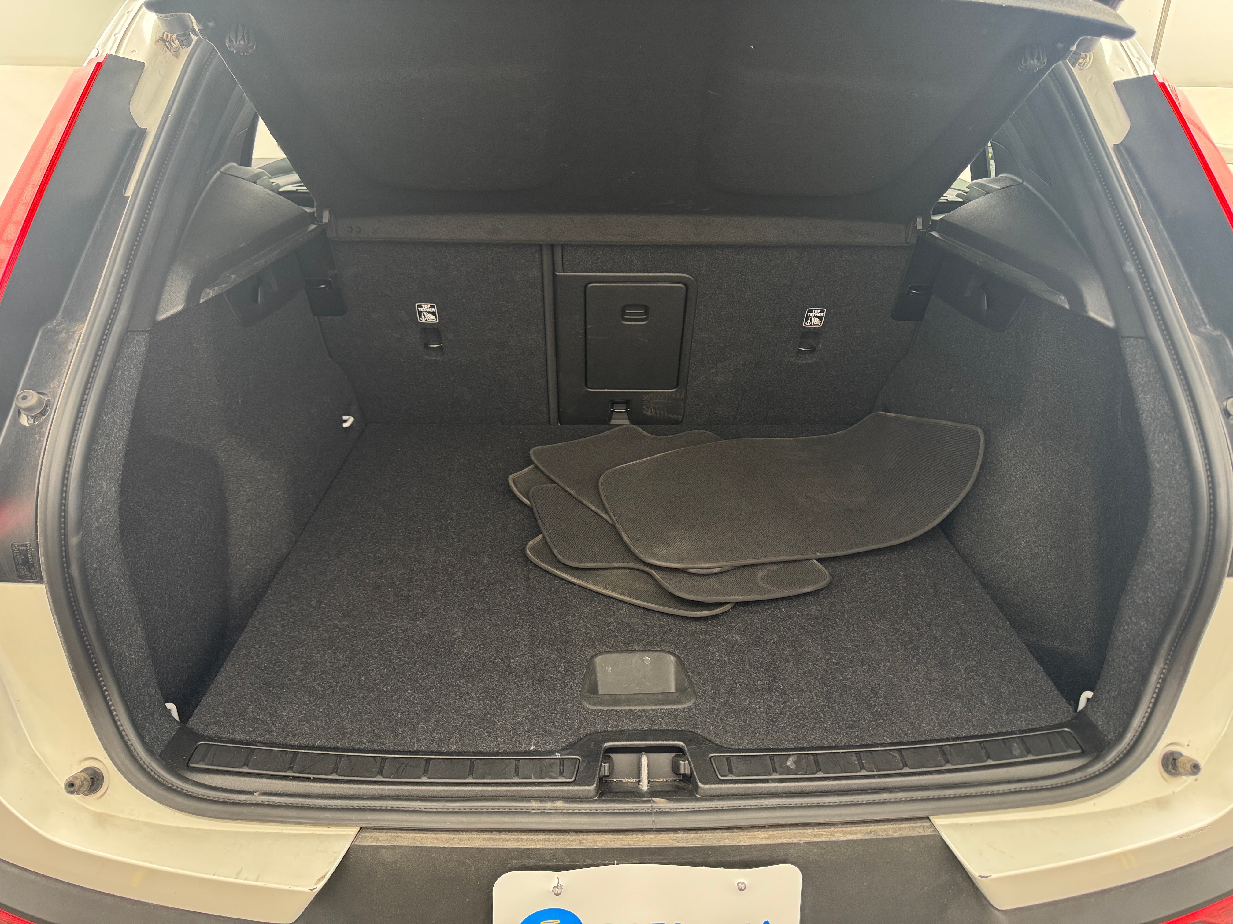2024 Volvo XC40 B5 Core 6