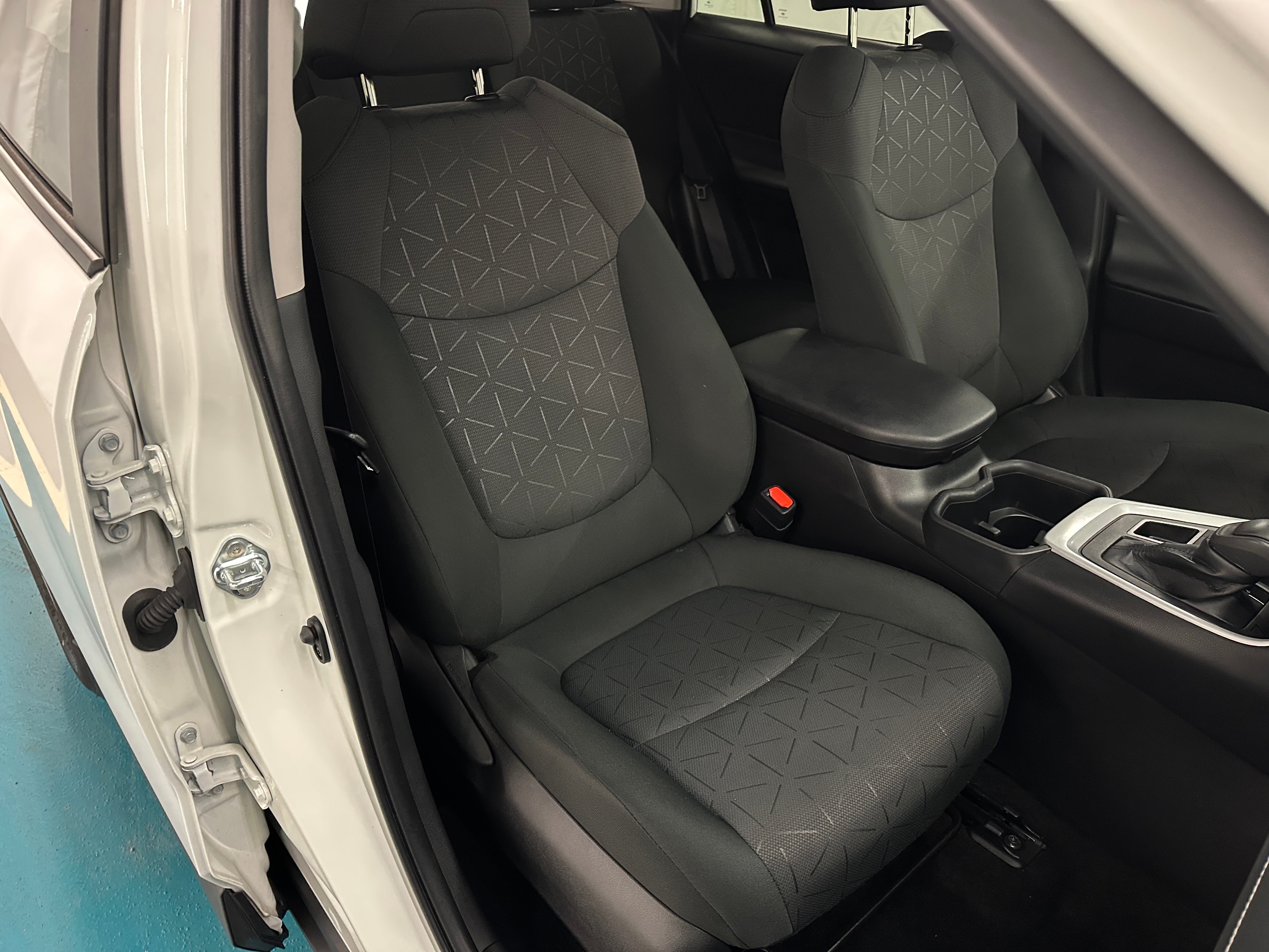 2024 Toyota RAV4 XLE 2
