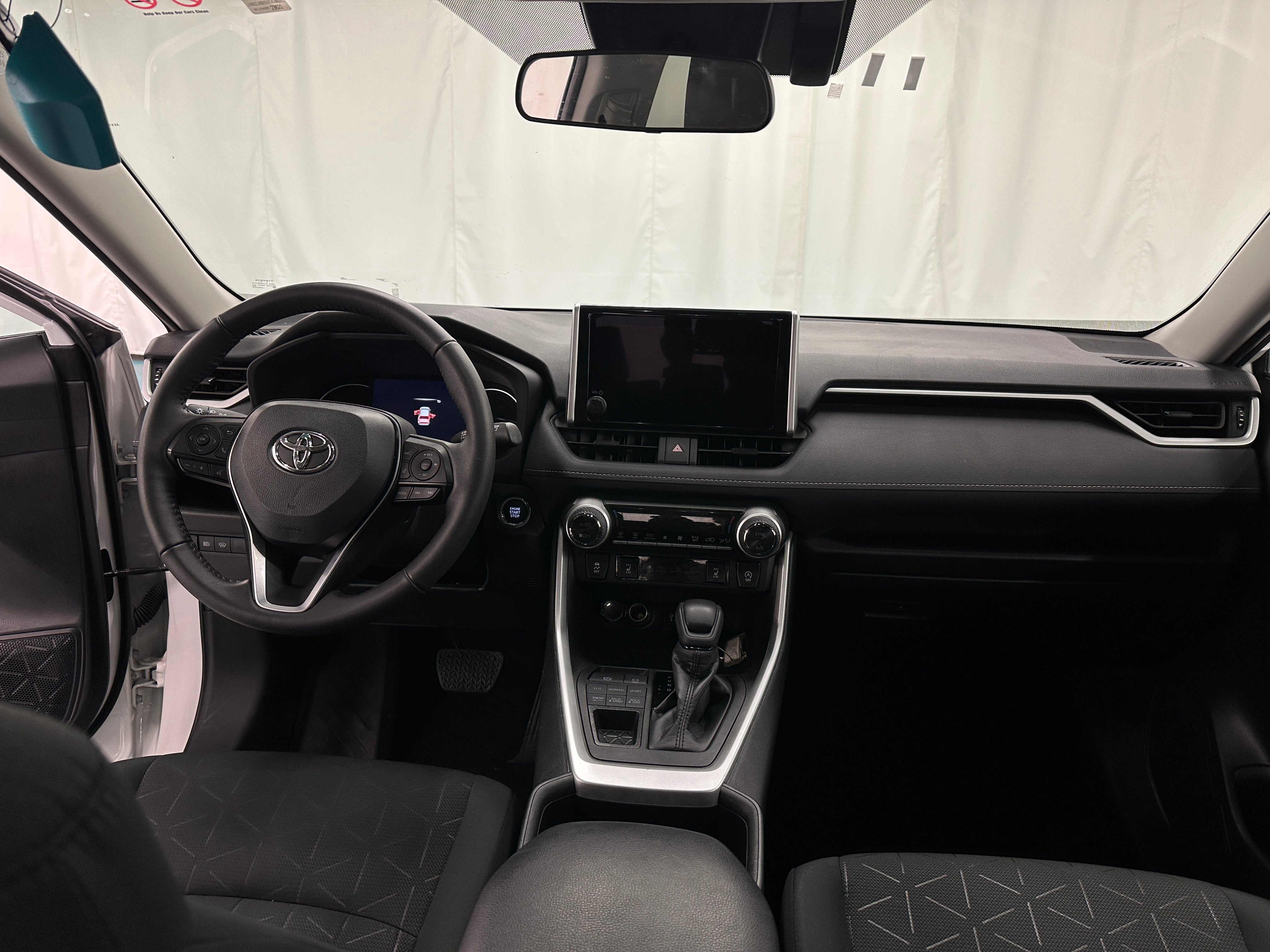 2024 Toyota RAV4 XLE 3