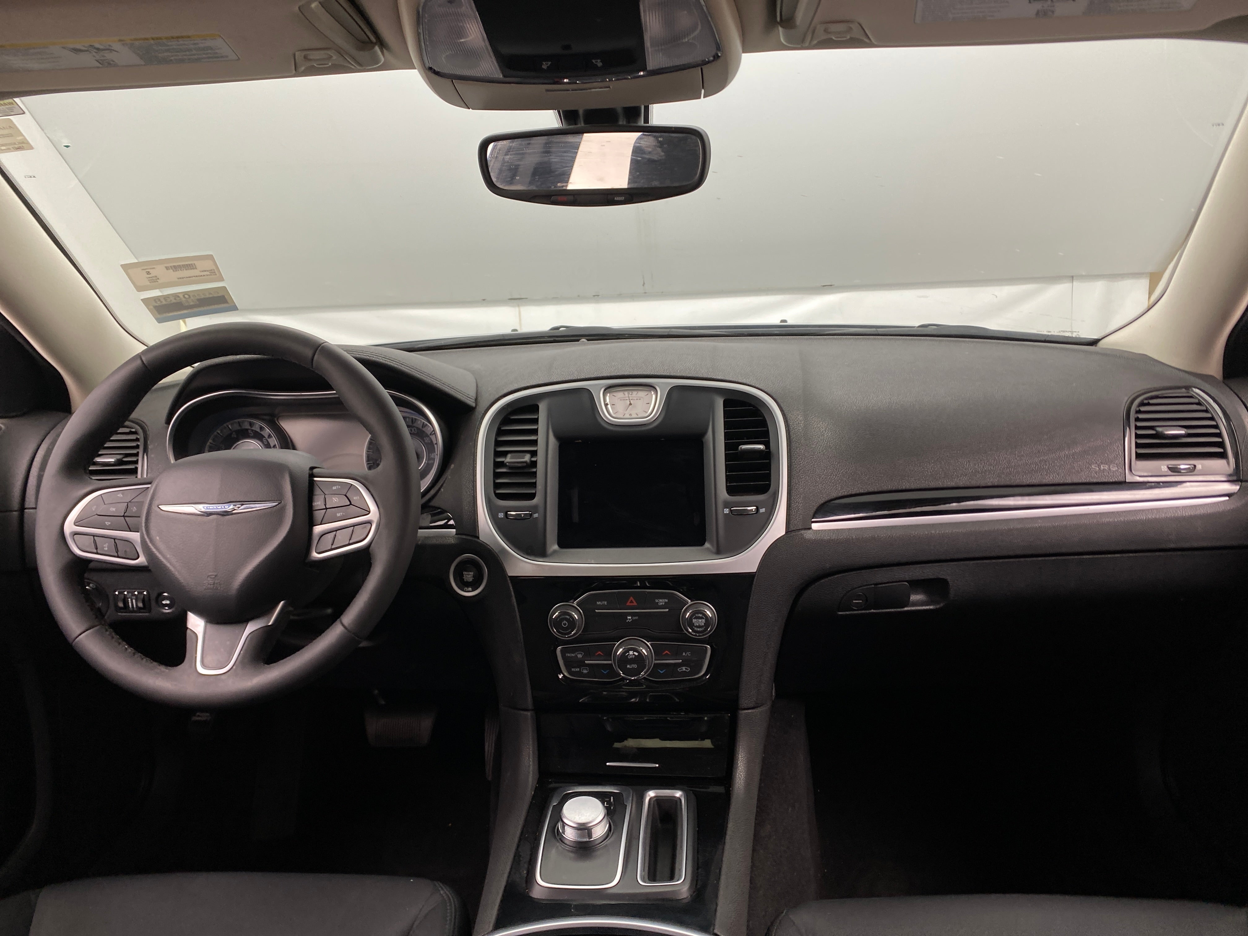 2023 Chrysler 300 Touring 3