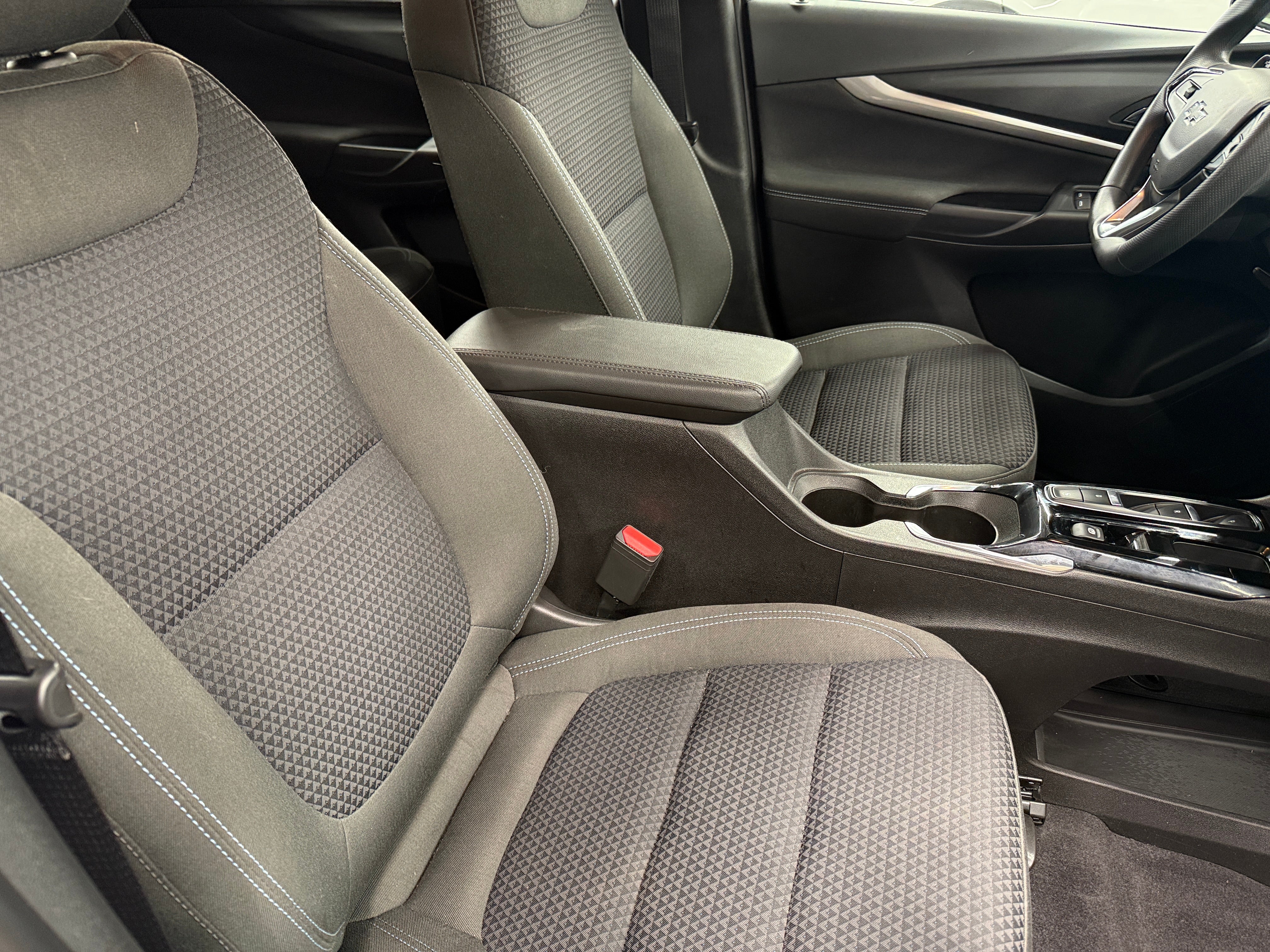 2023 Chevrolet Bolt EUV LT 2