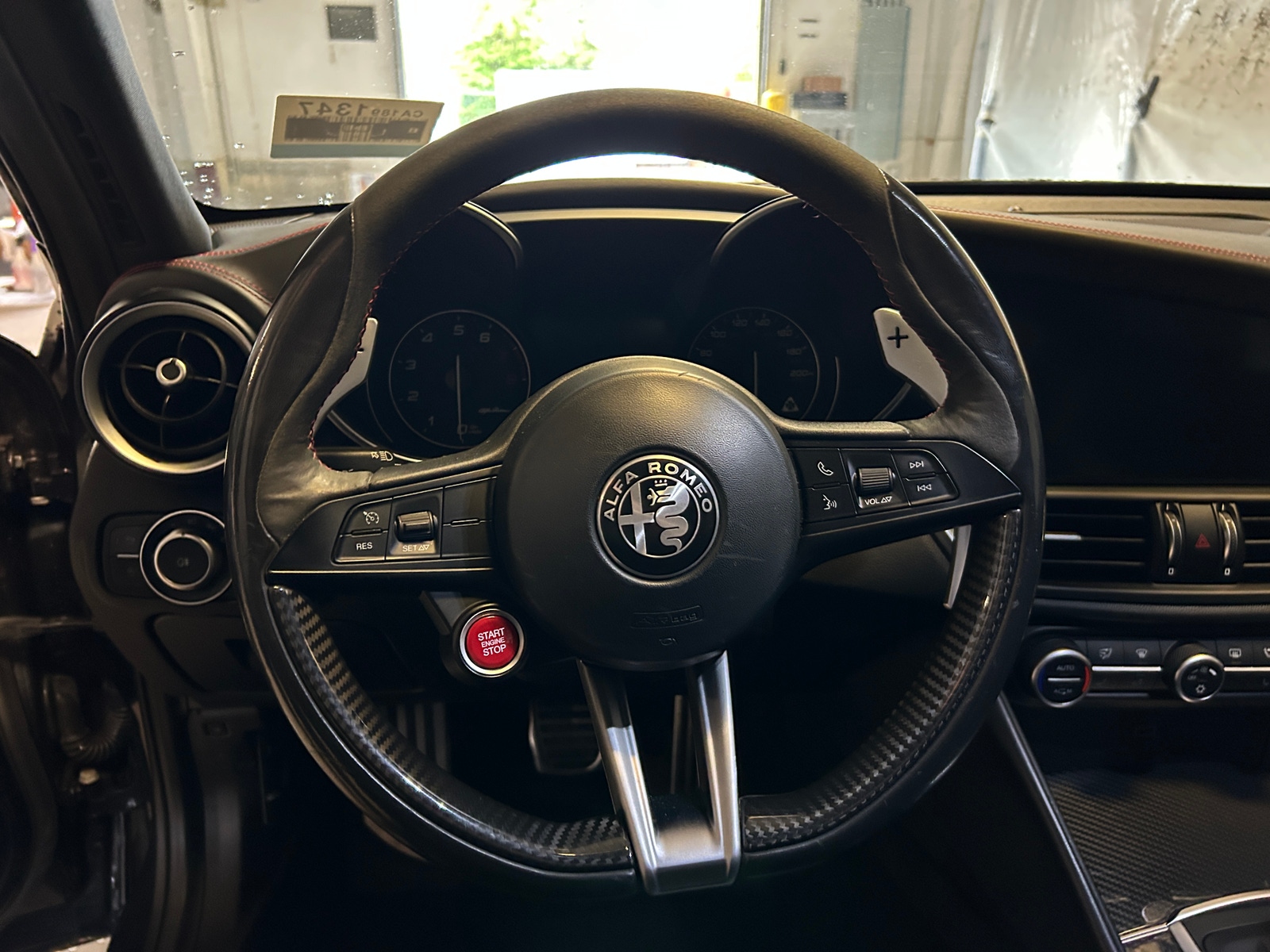 Thumbnail: 2017 Alfa Romeo Giulia - 4