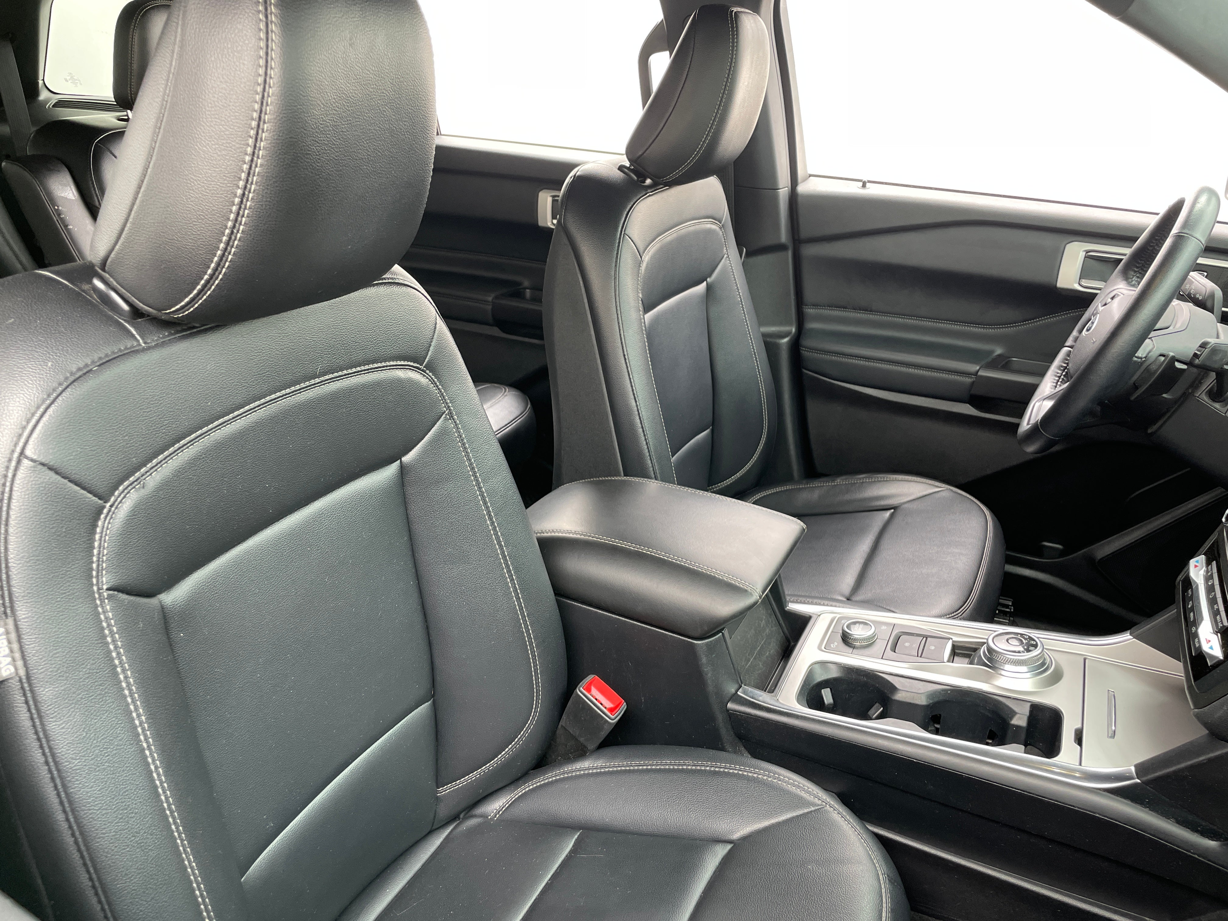 2020 Ford Explorer XLT 2