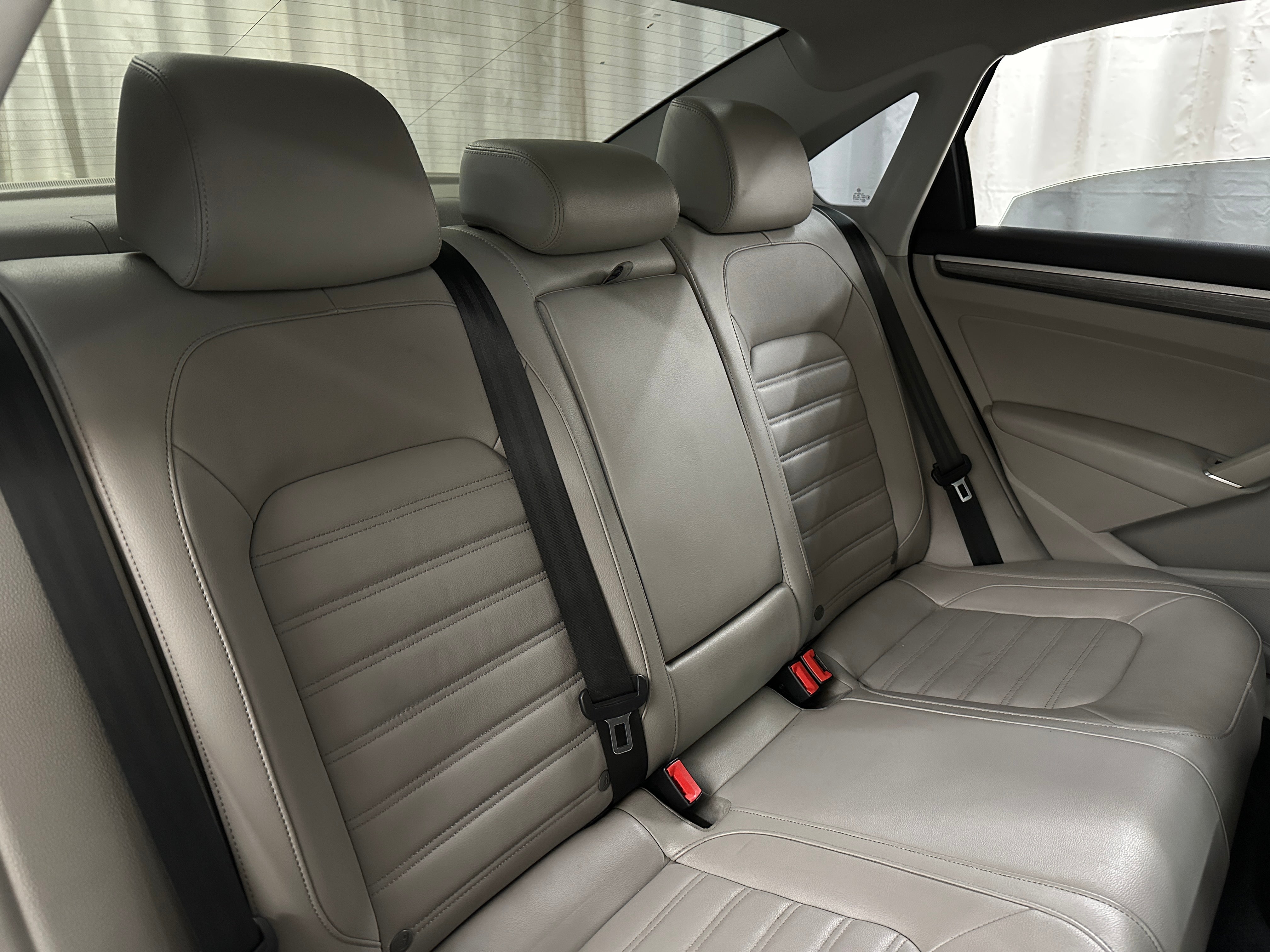 2017 Volkswagen Passat SEL 5