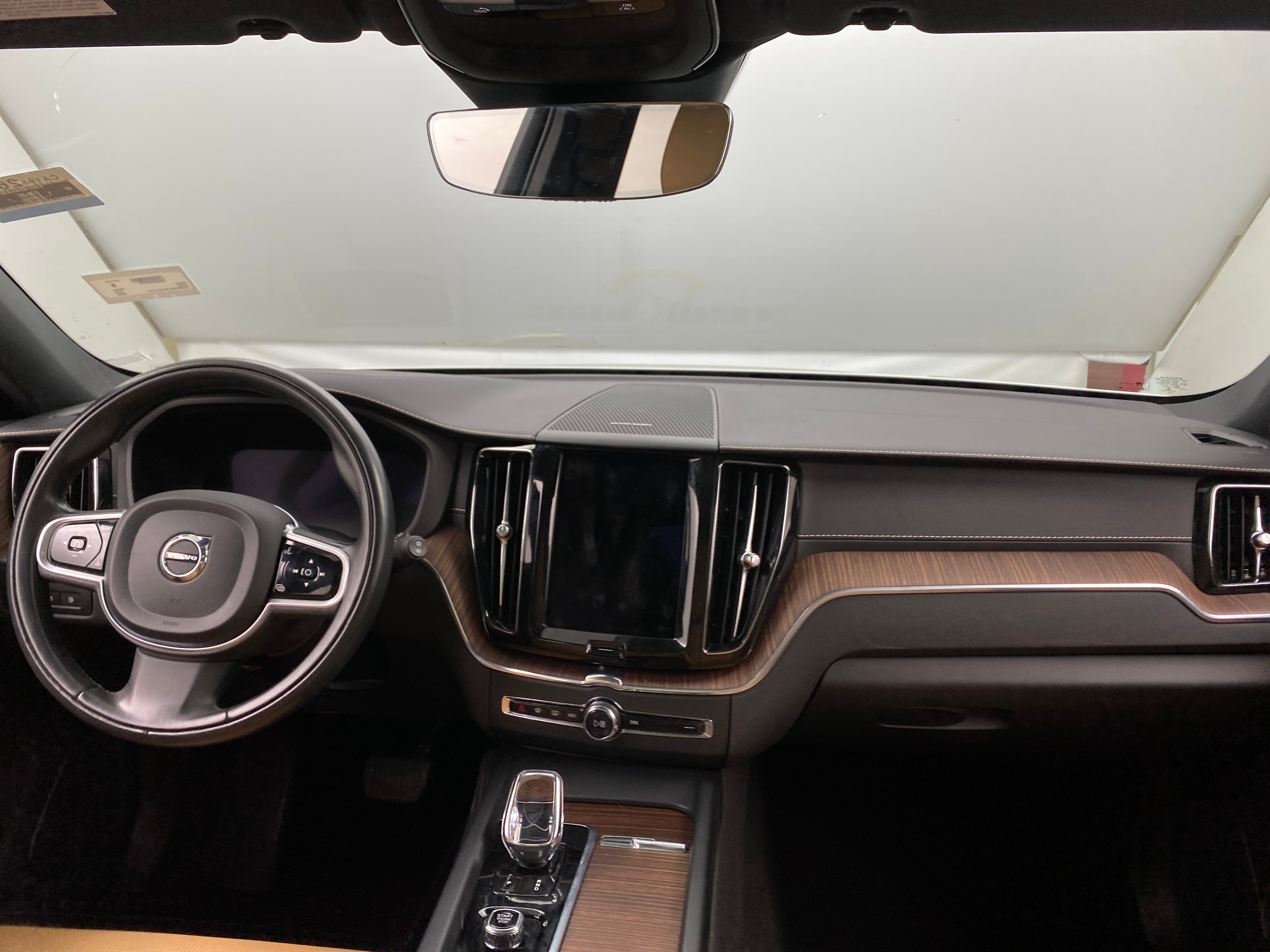 2022 Volvo XC60 Recharge Core 2