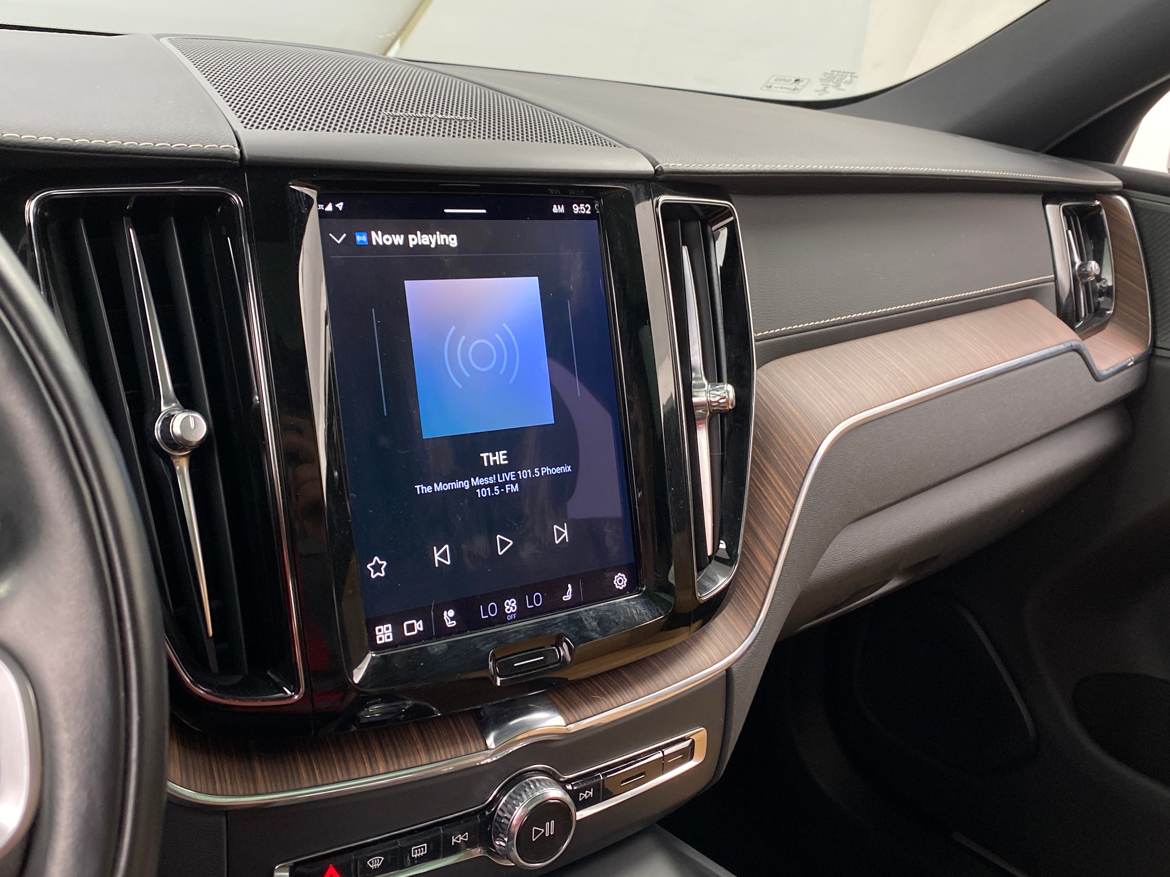 2022 Volvo XC60 Recharge Core 3