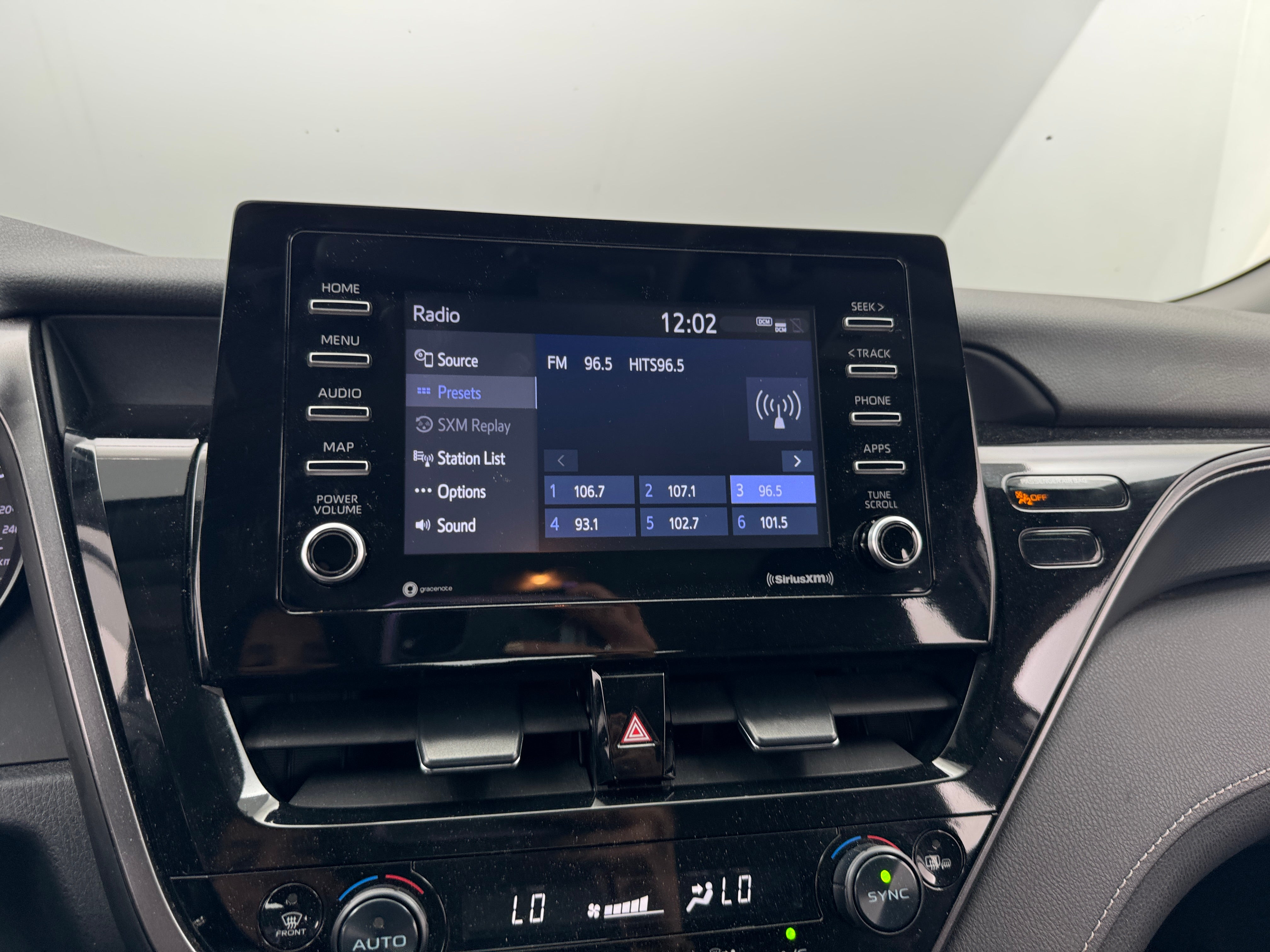 2024 Toyota Camry SE 3
