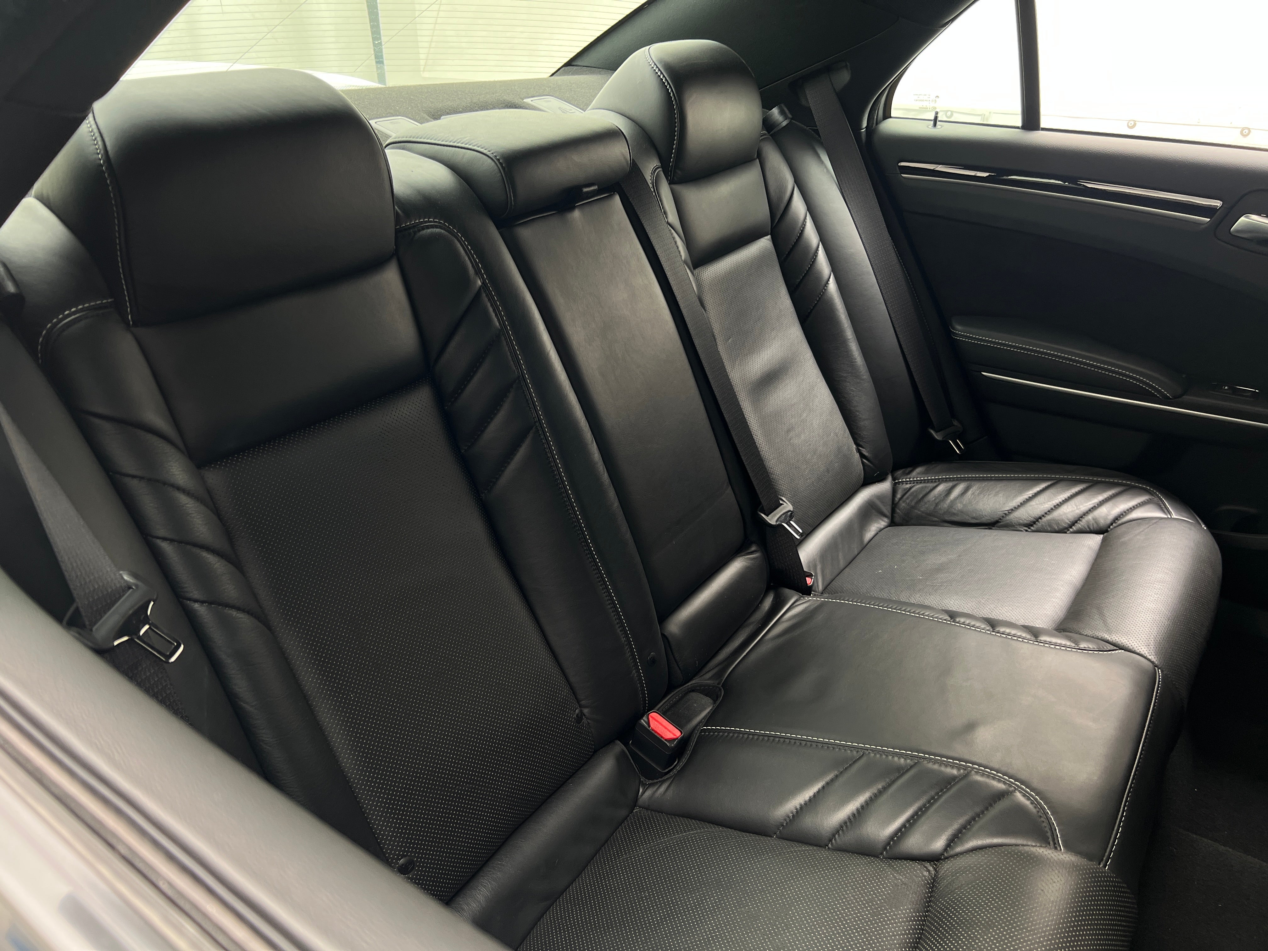 2023 Chrysler 300 C 5