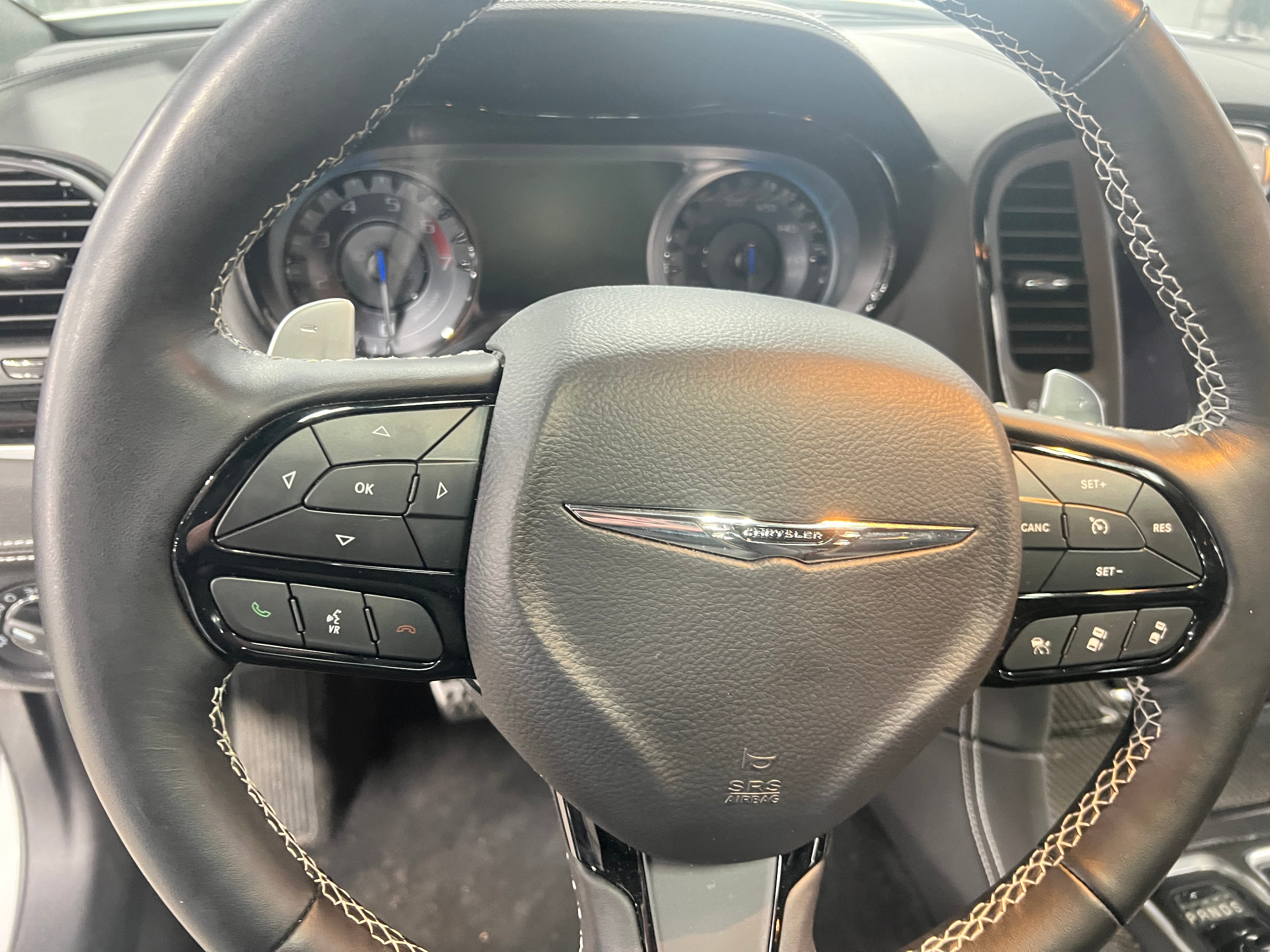 2023 Chrysler 300 C 4