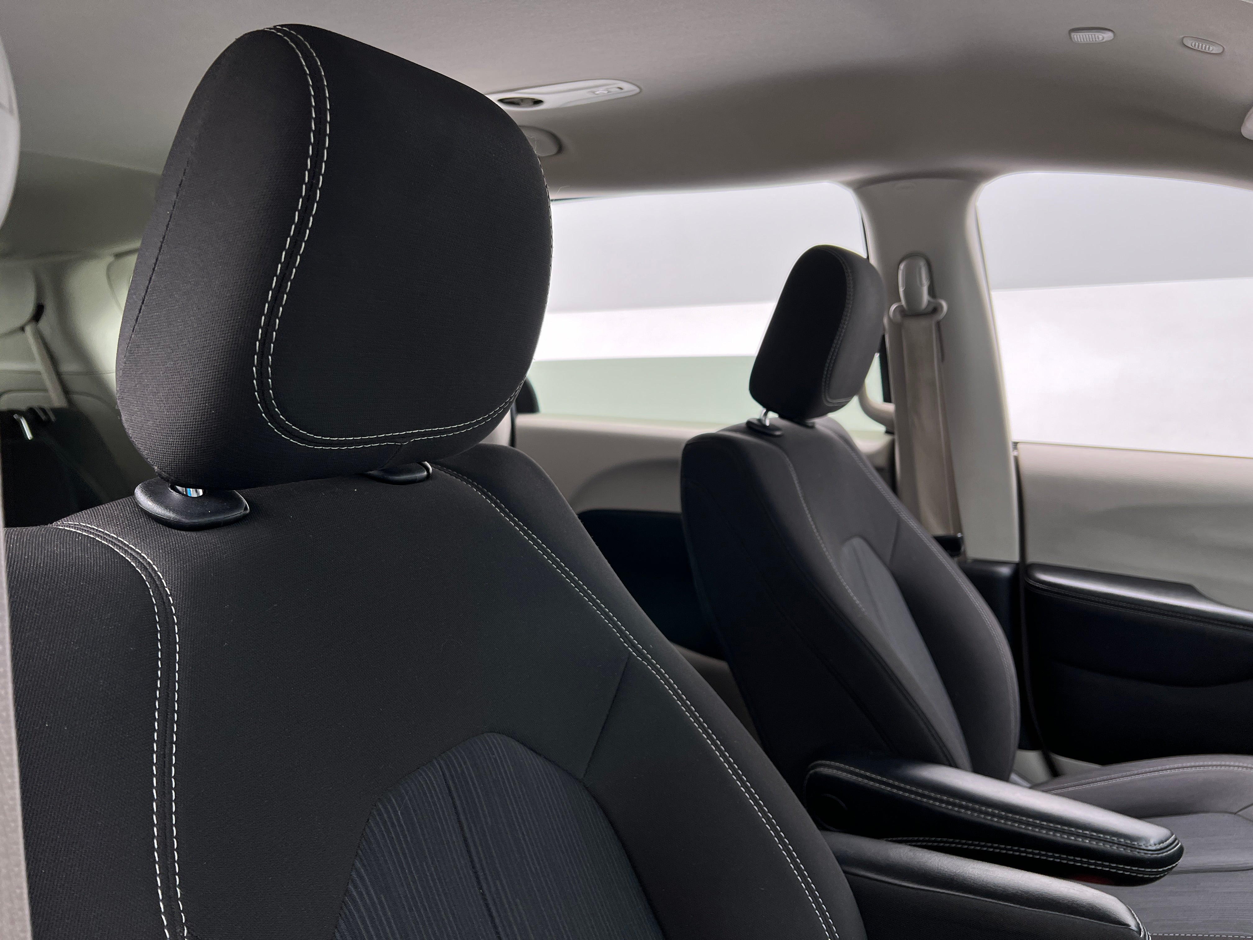 2022 Chrysler Voyager LX 2