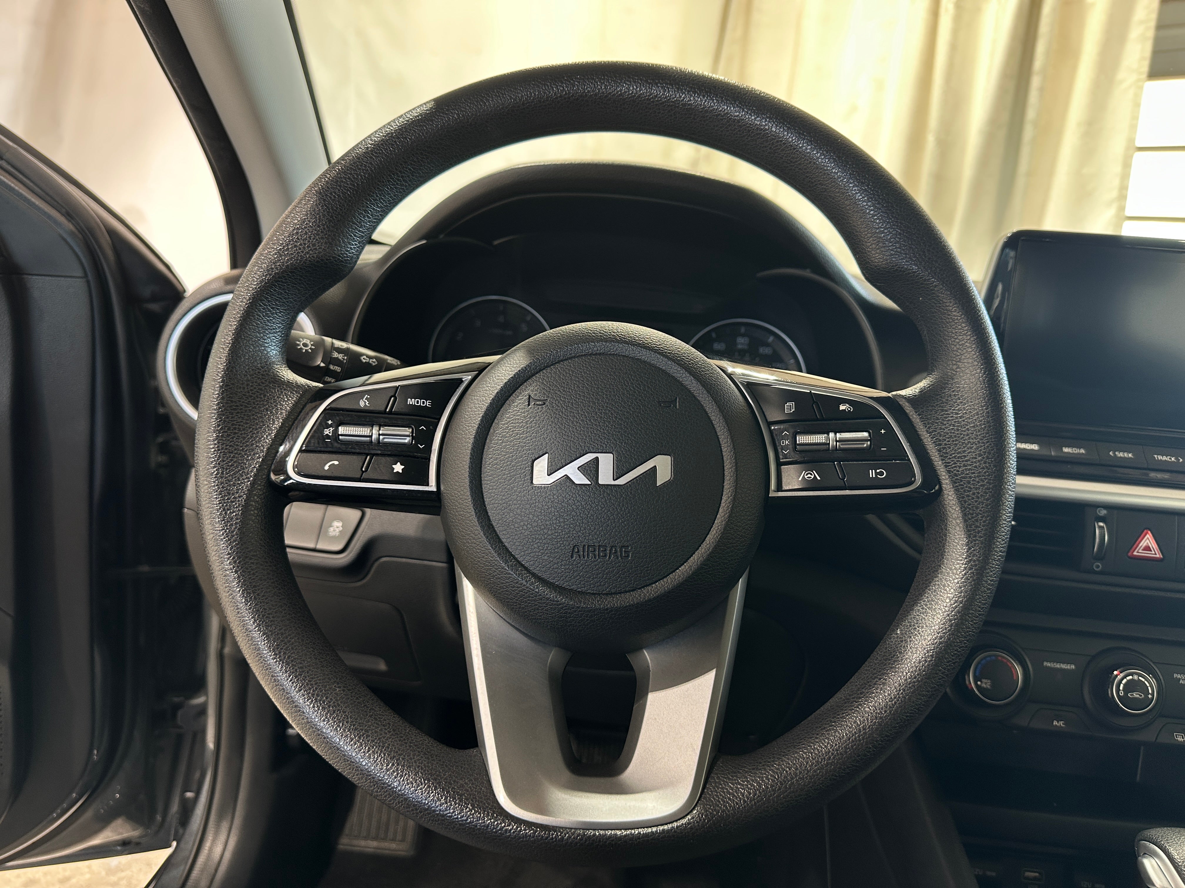 2023 Kia Forte LXS 5