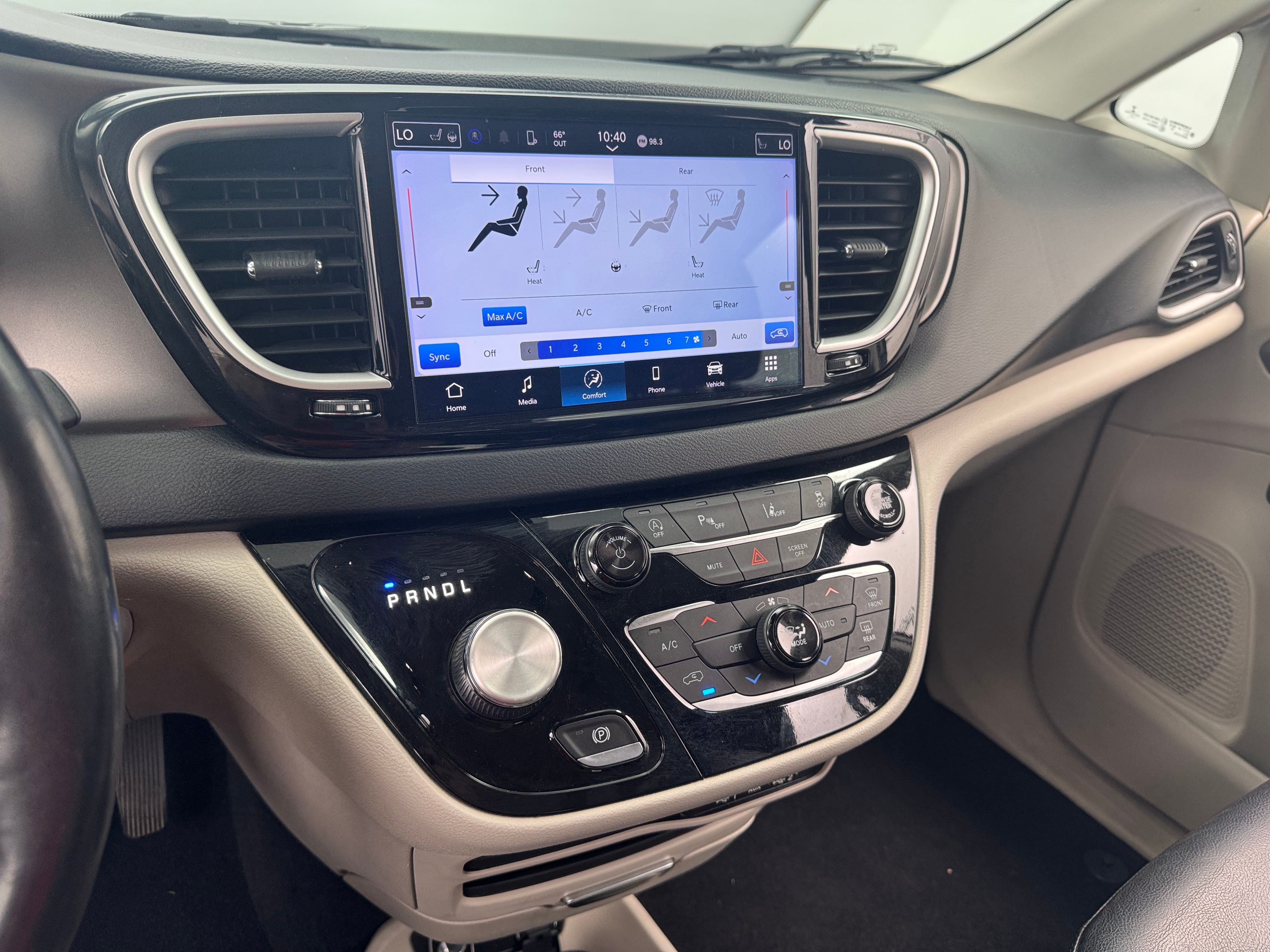 2021 Chrysler Pacifica Touring L 4