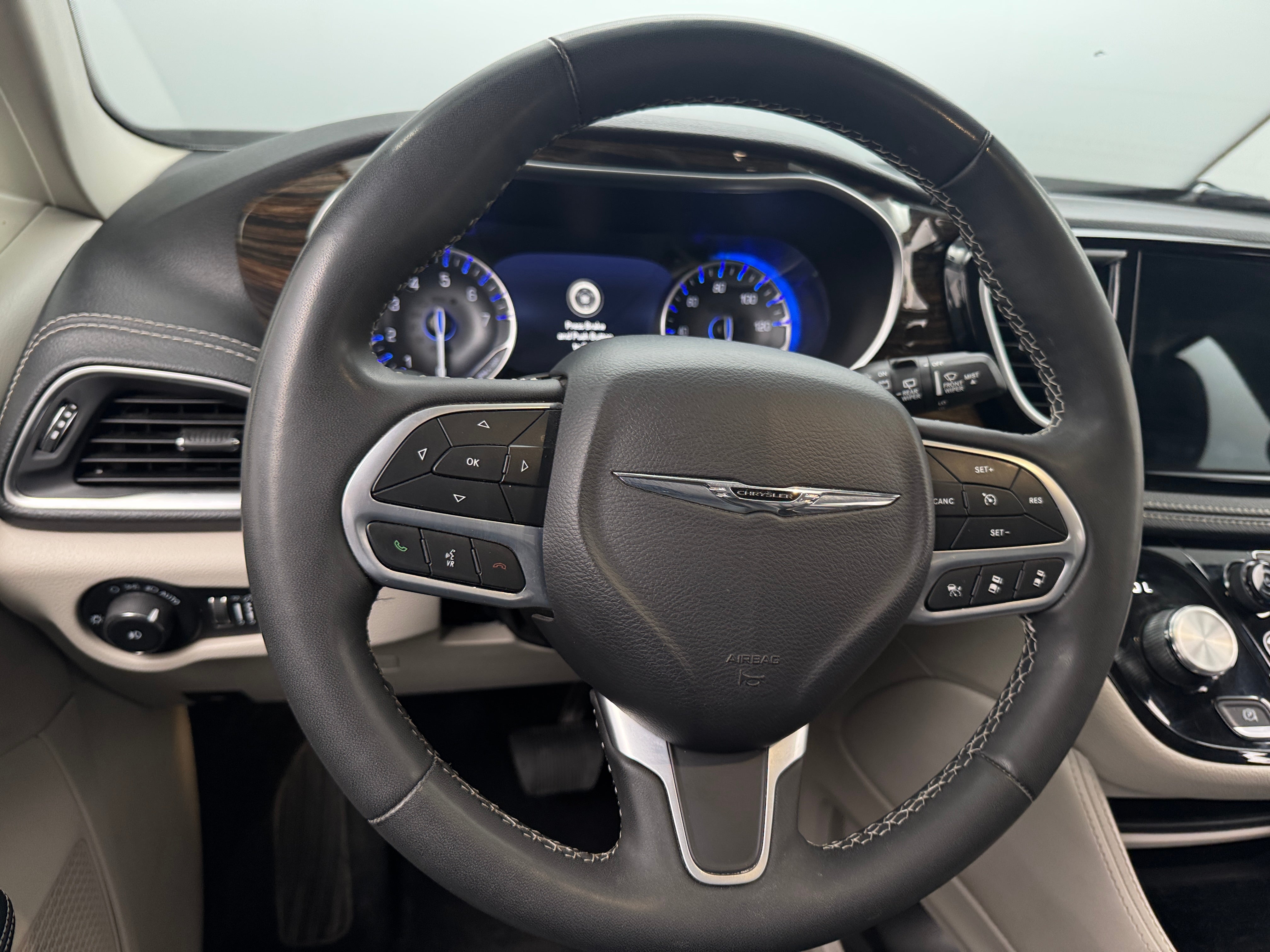 2023 Chrysler Pacifica Limited 4
