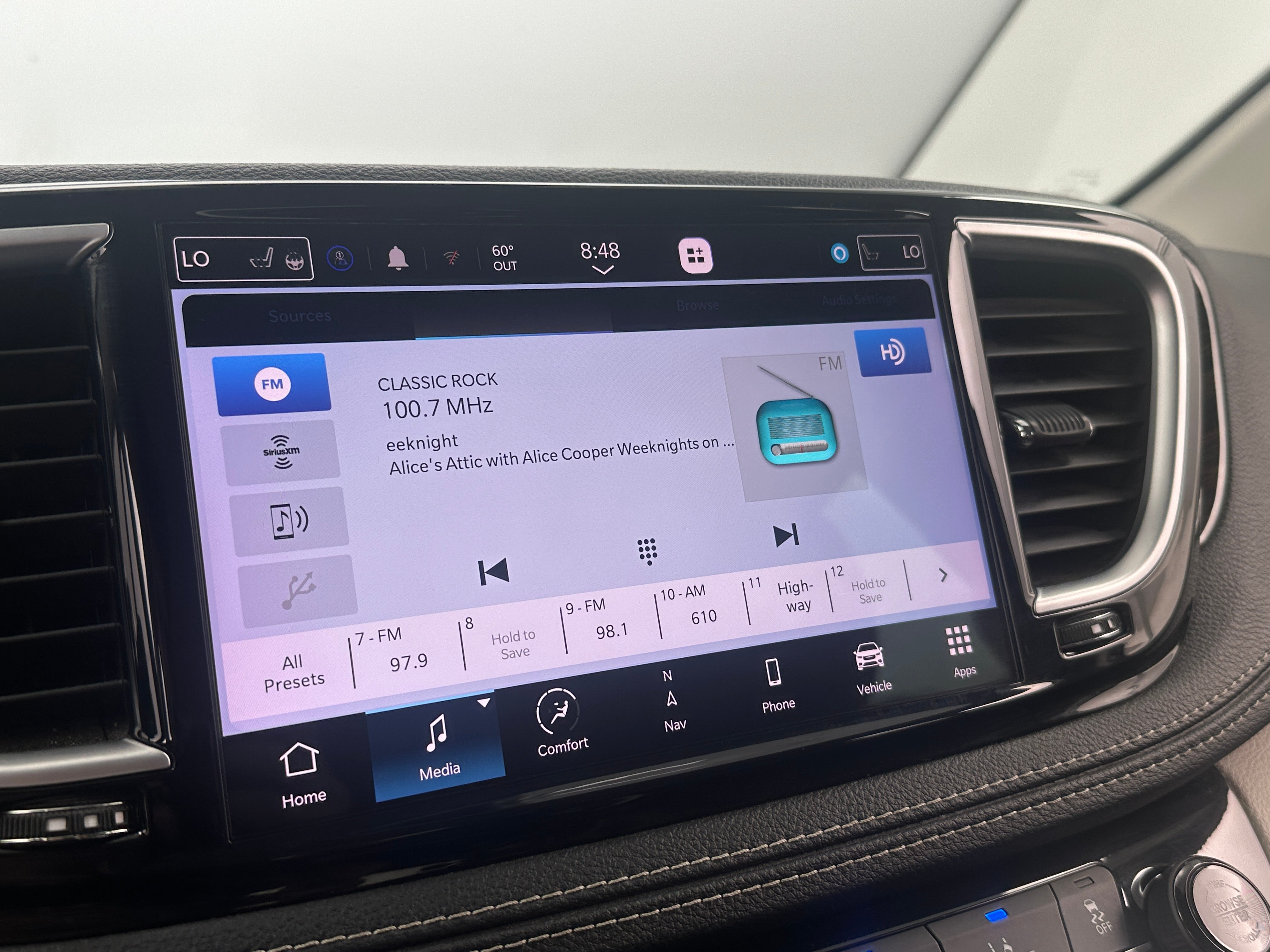 2023 Chrysler Pacifica Limited 3