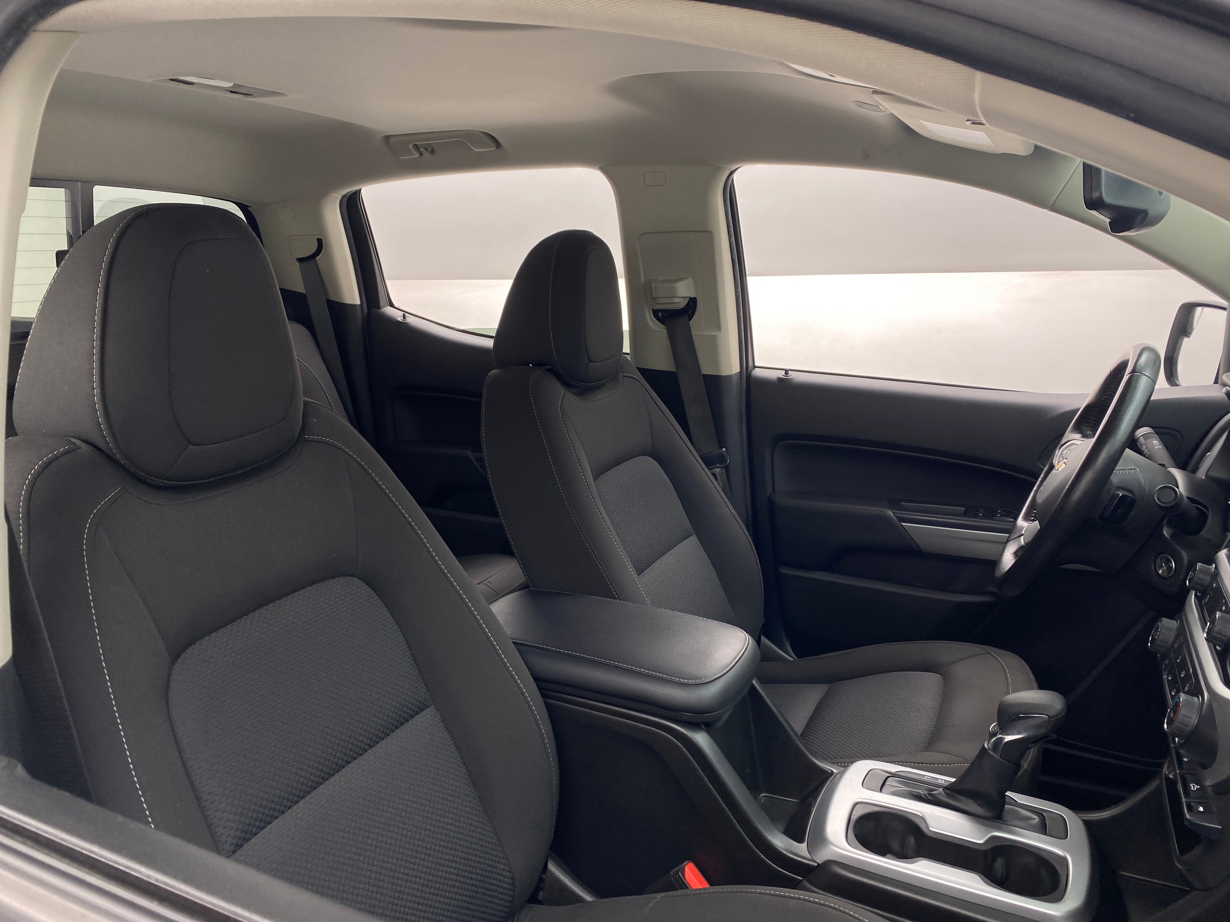 2022 Chevrolet Colorado LT 2