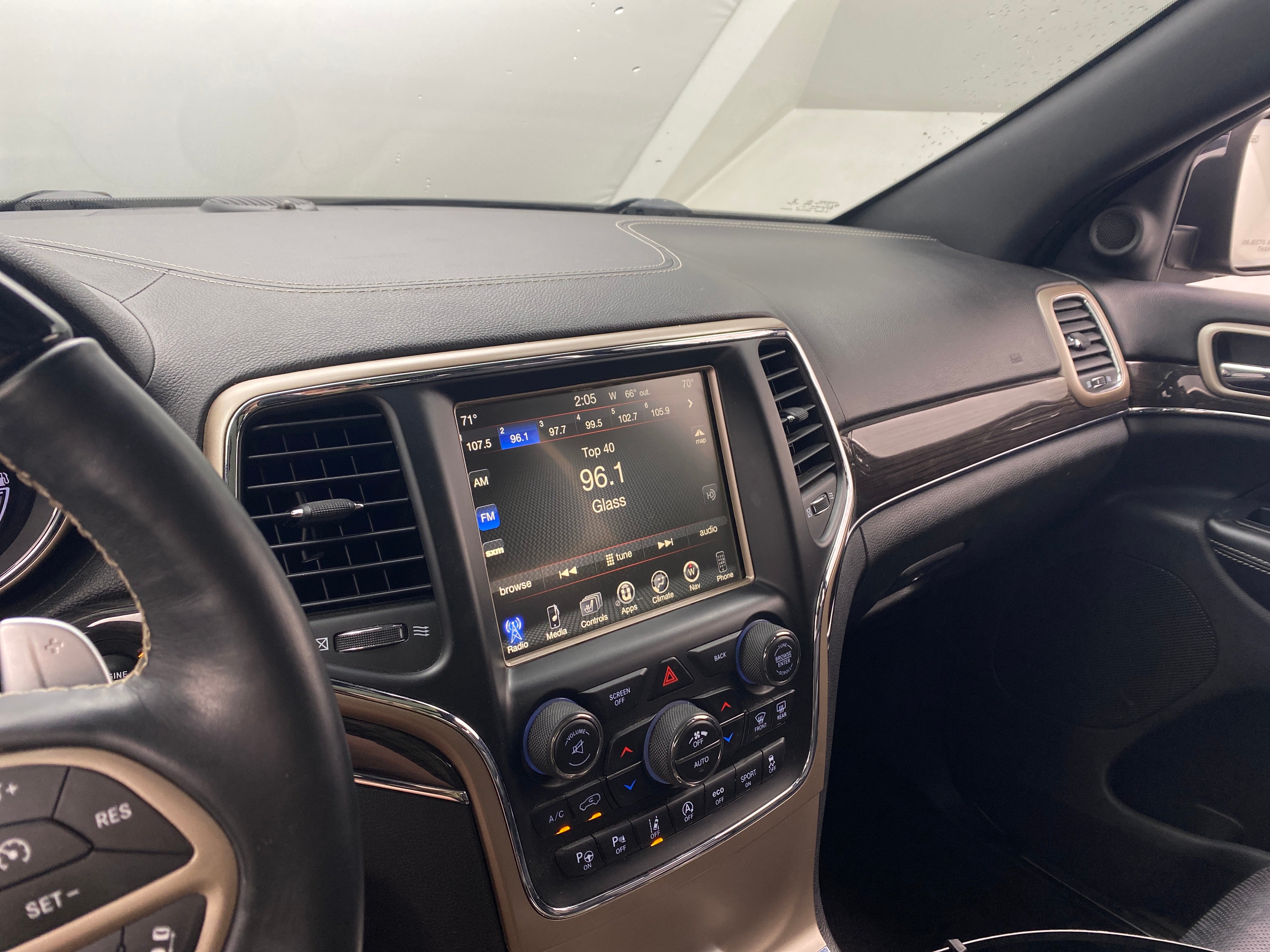 2017 Jeep Grand Cherokee Overland 3