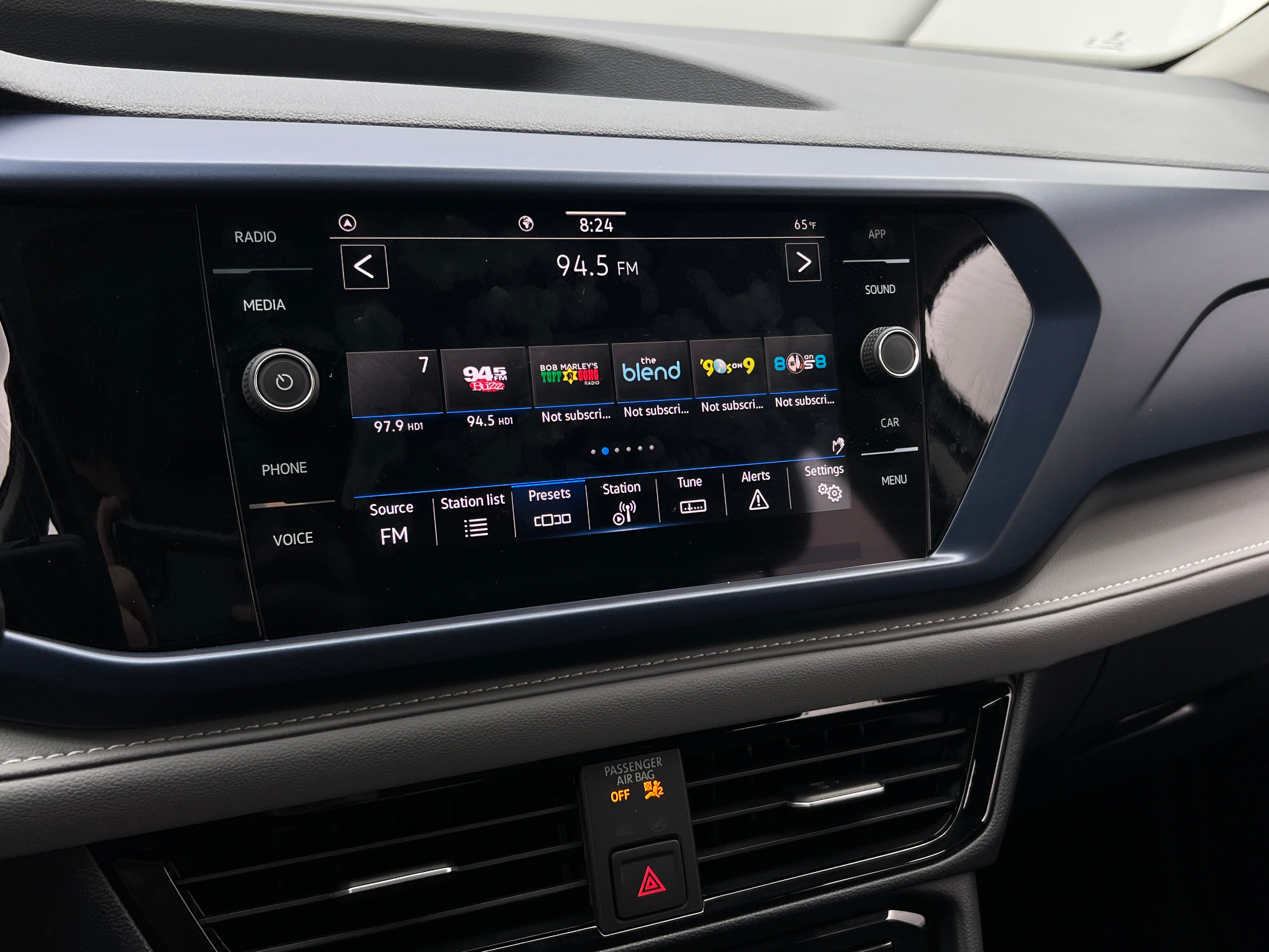 2024 Volkswagen Taos SE 4