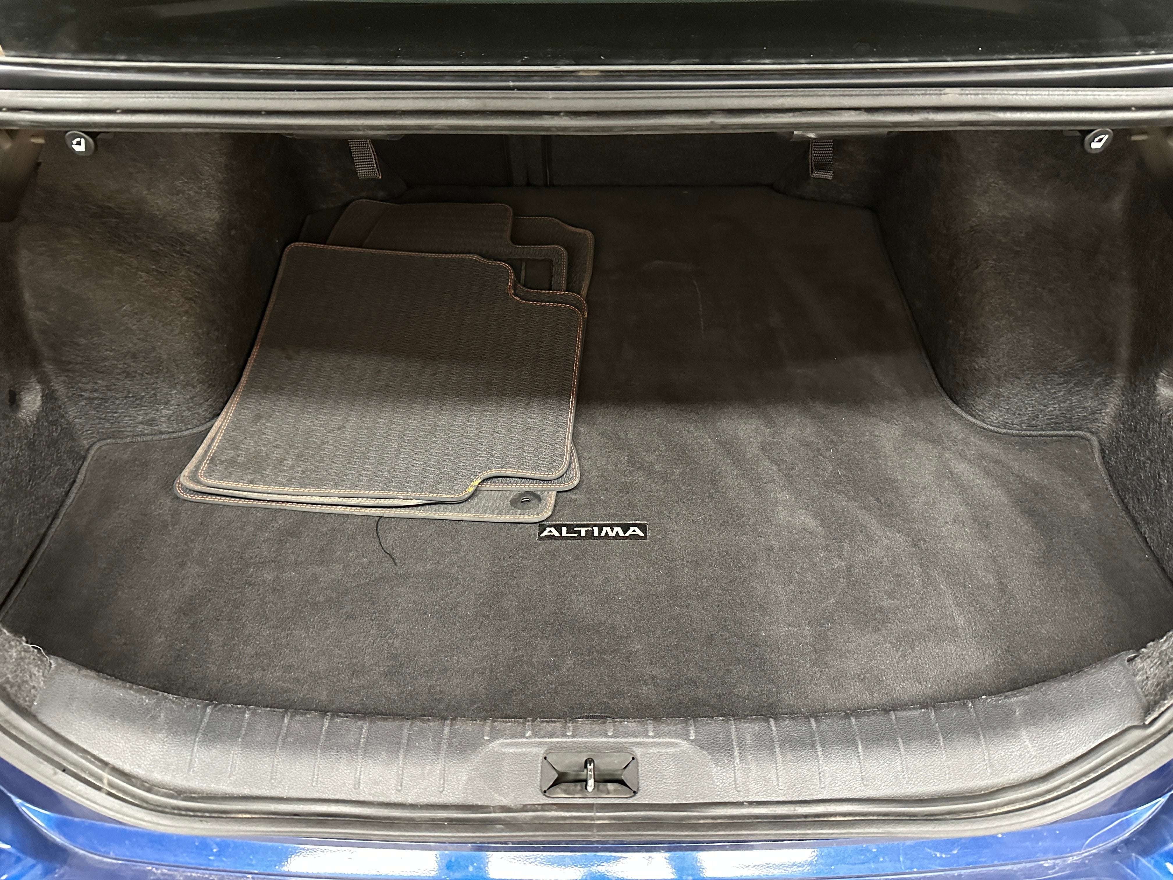 2023 Nissan Altima SR 7