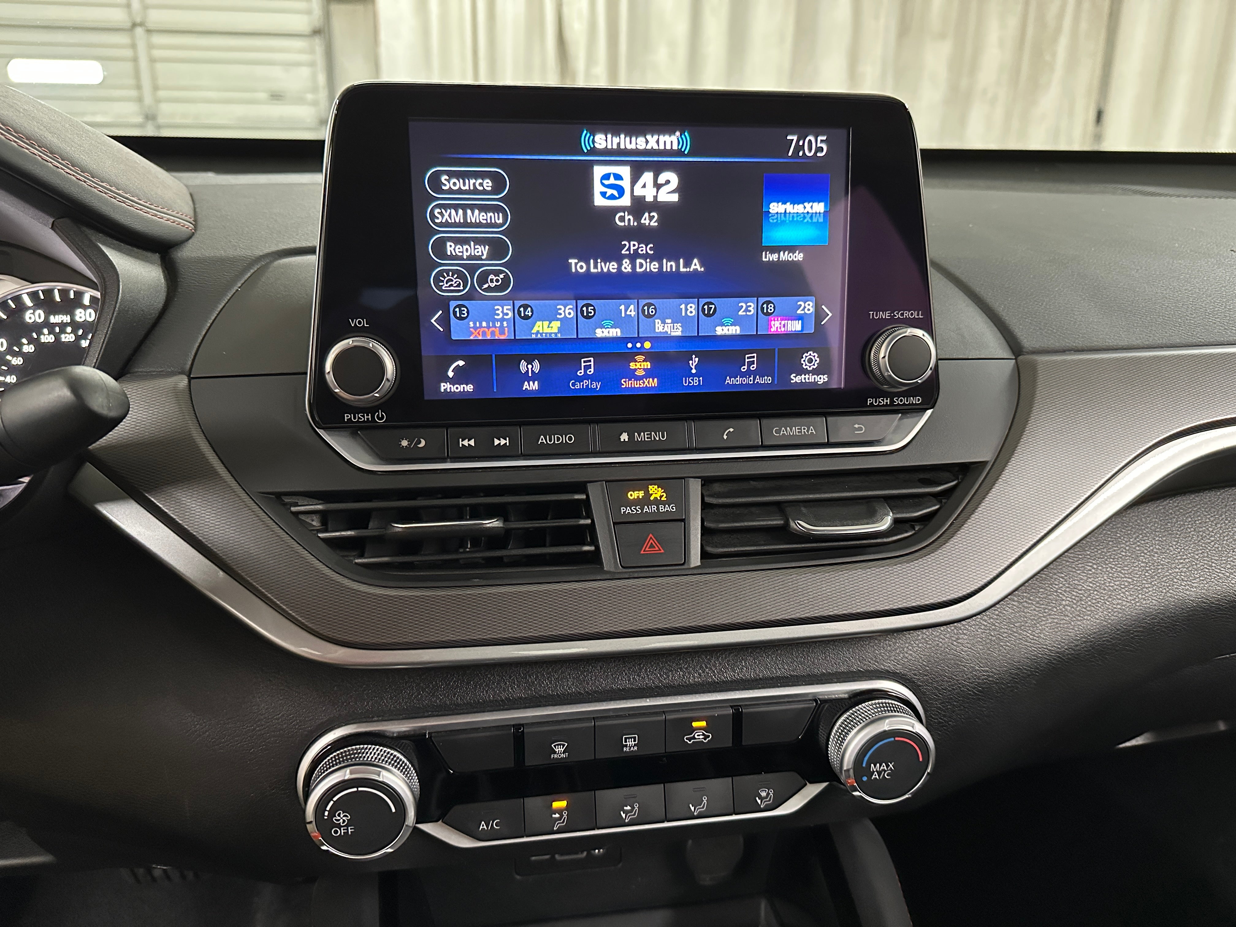 2023 Nissan Altima SR 4
