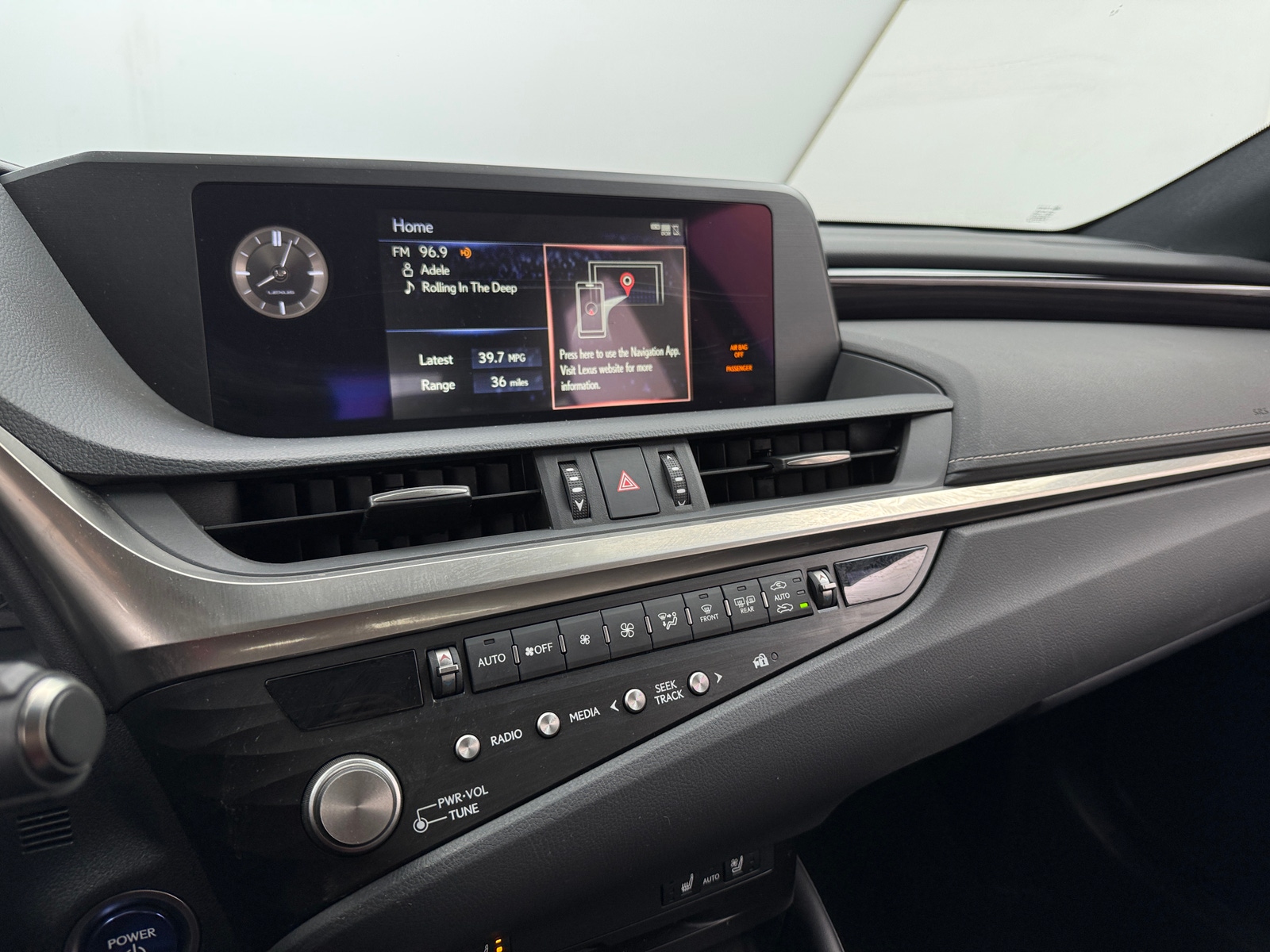 Thumbnail: 2021 Lexus ES - 4