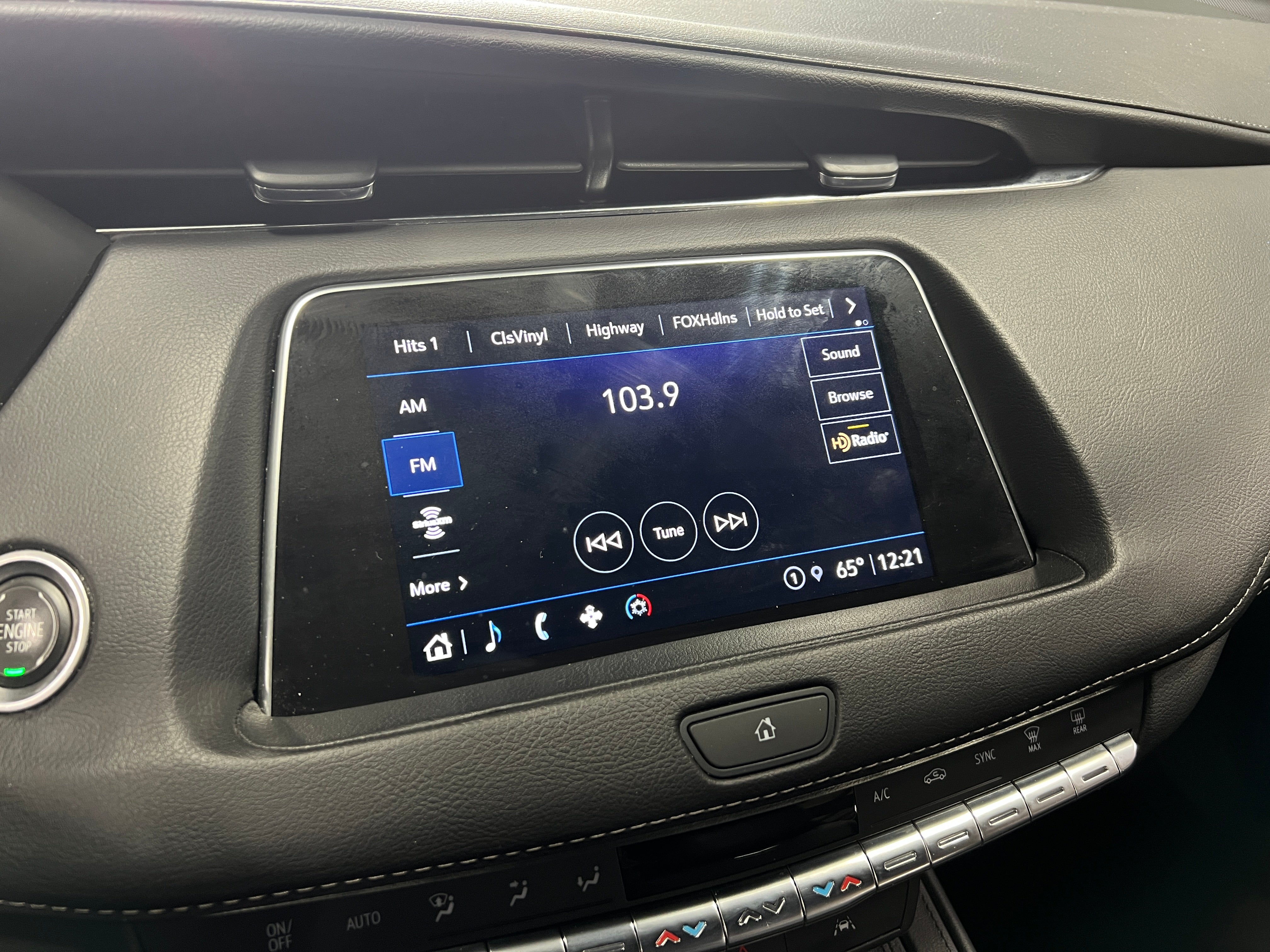 2023 Cadillac XT4 Premium Luxury 3