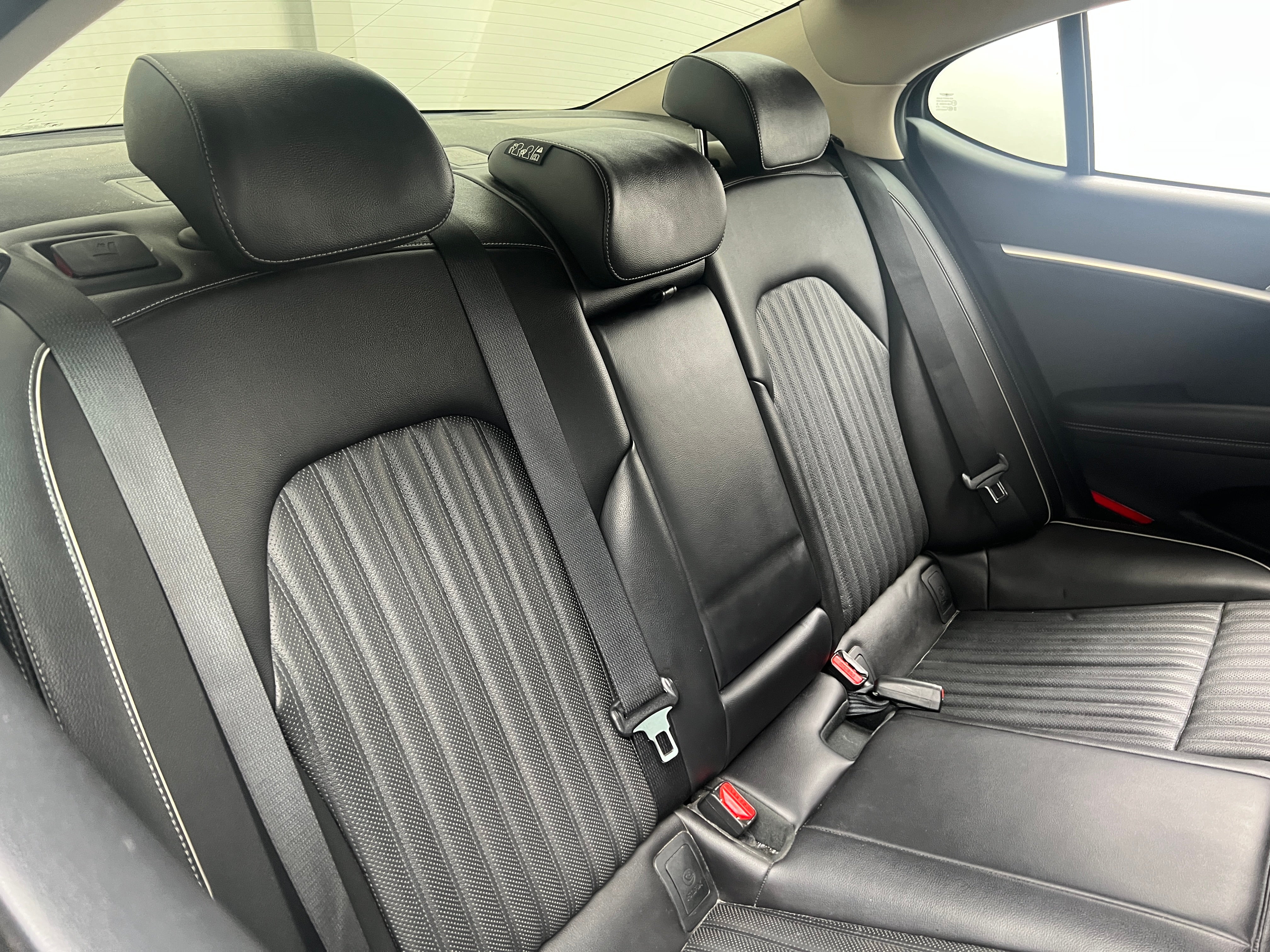 2022 Genesis G70 2.0T 5