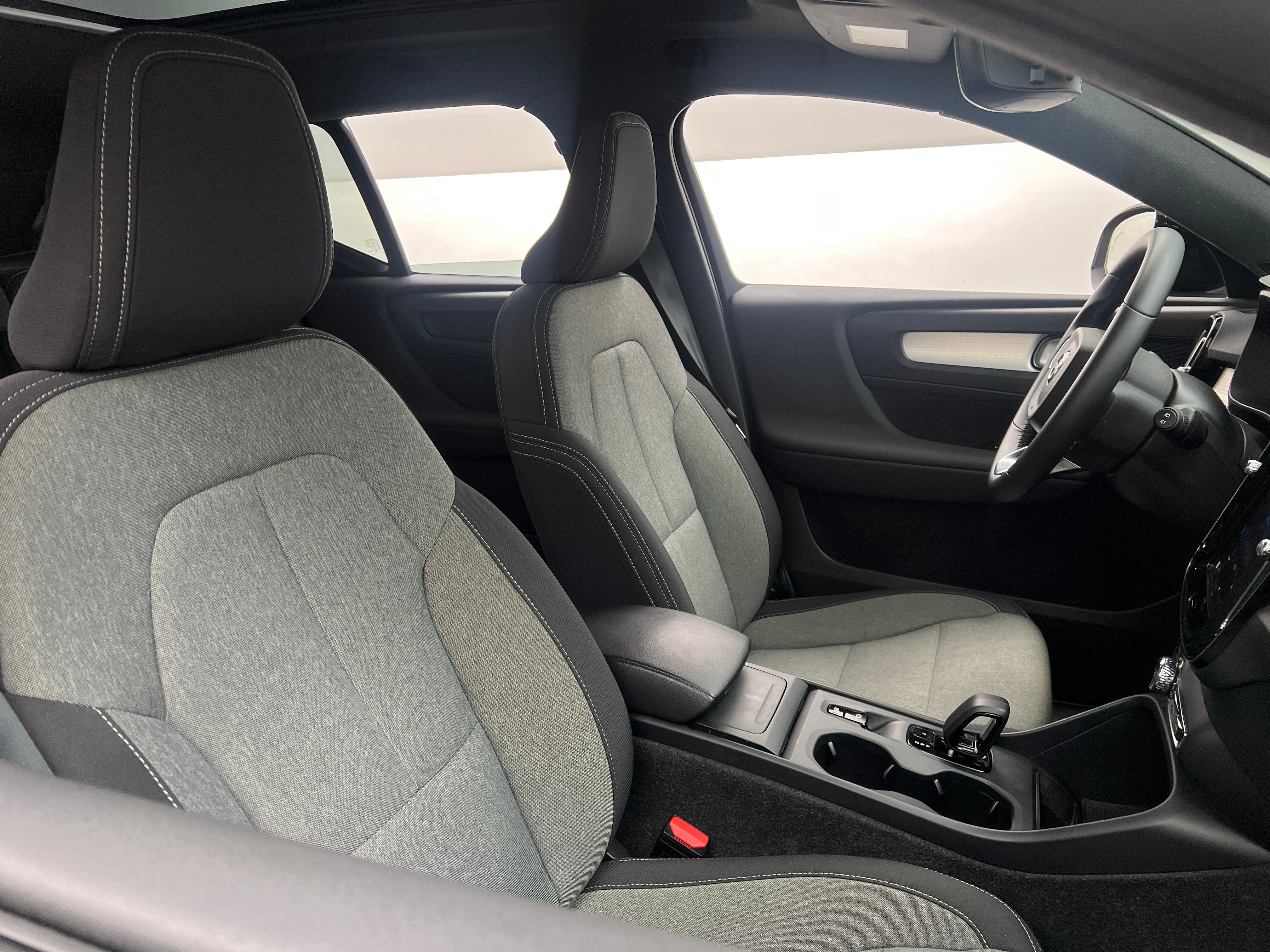 2024 Volvo XC40 B5 Core 2