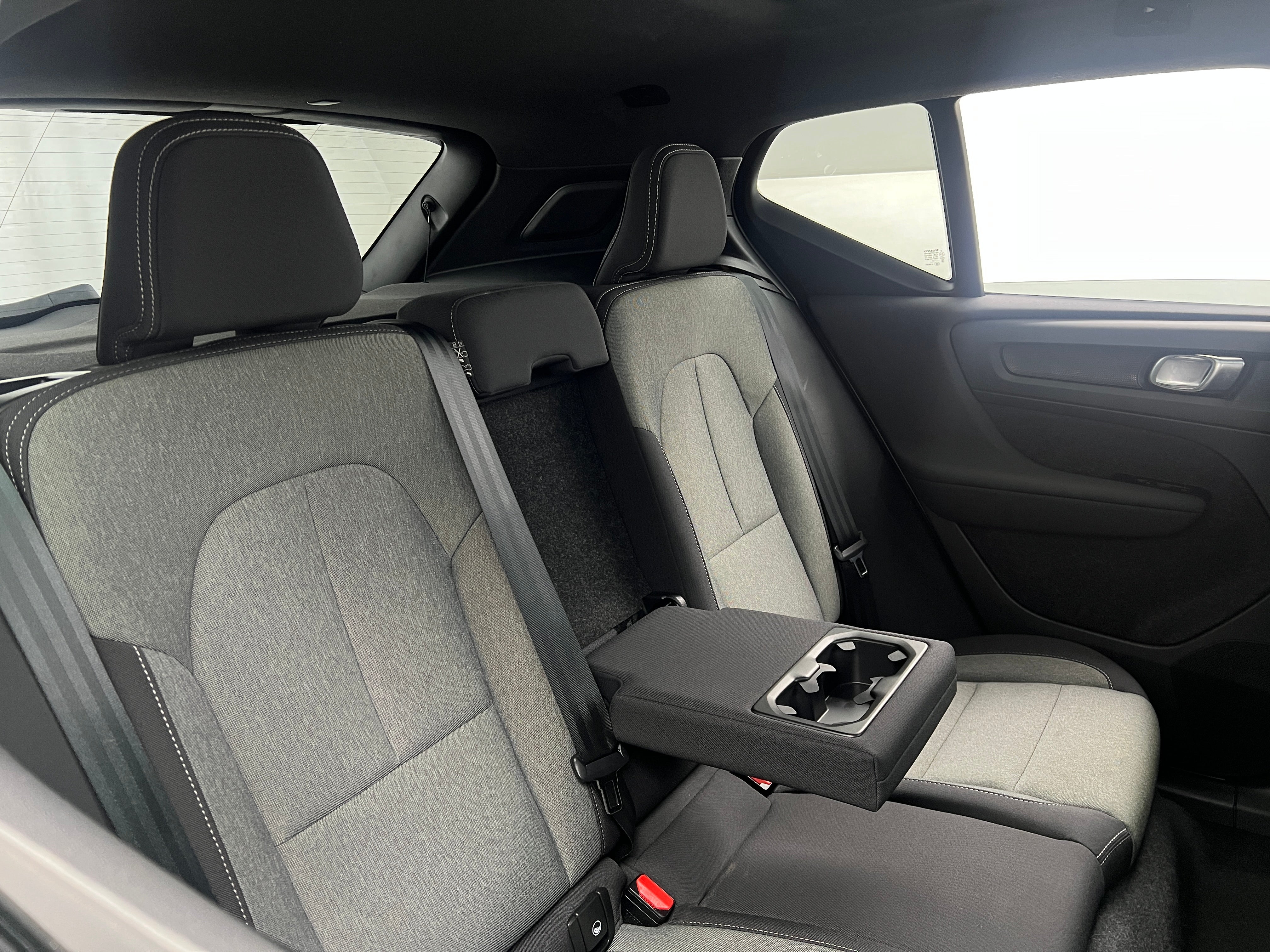 2024 Volvo XC40 B5 Core 6