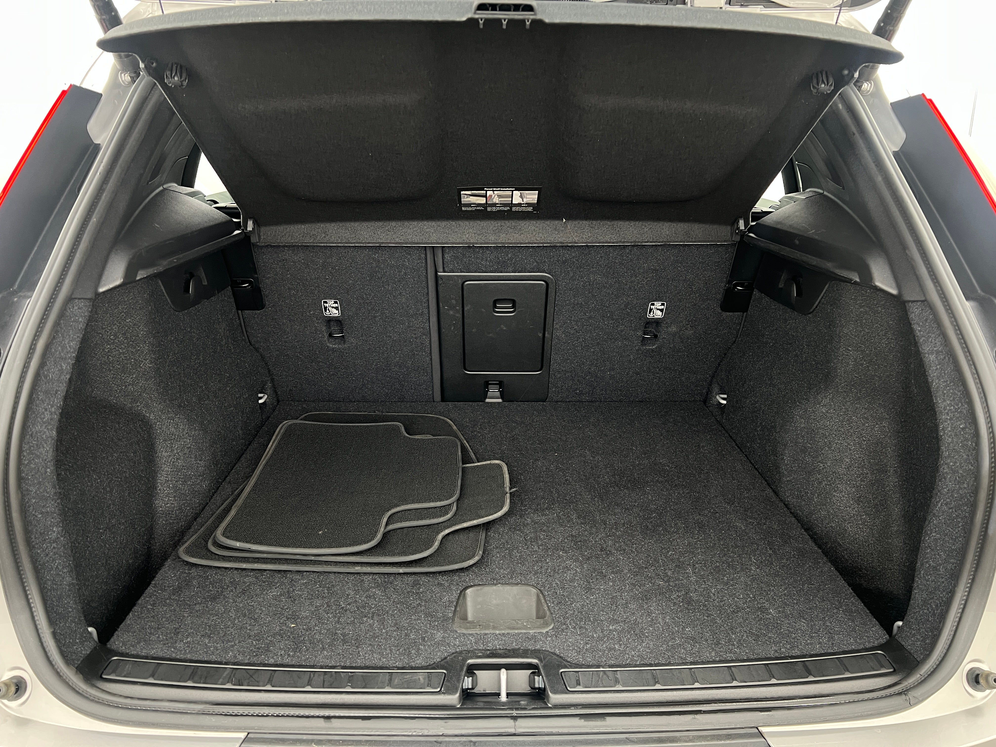 2024 Volvo XC40 B5 Core 7