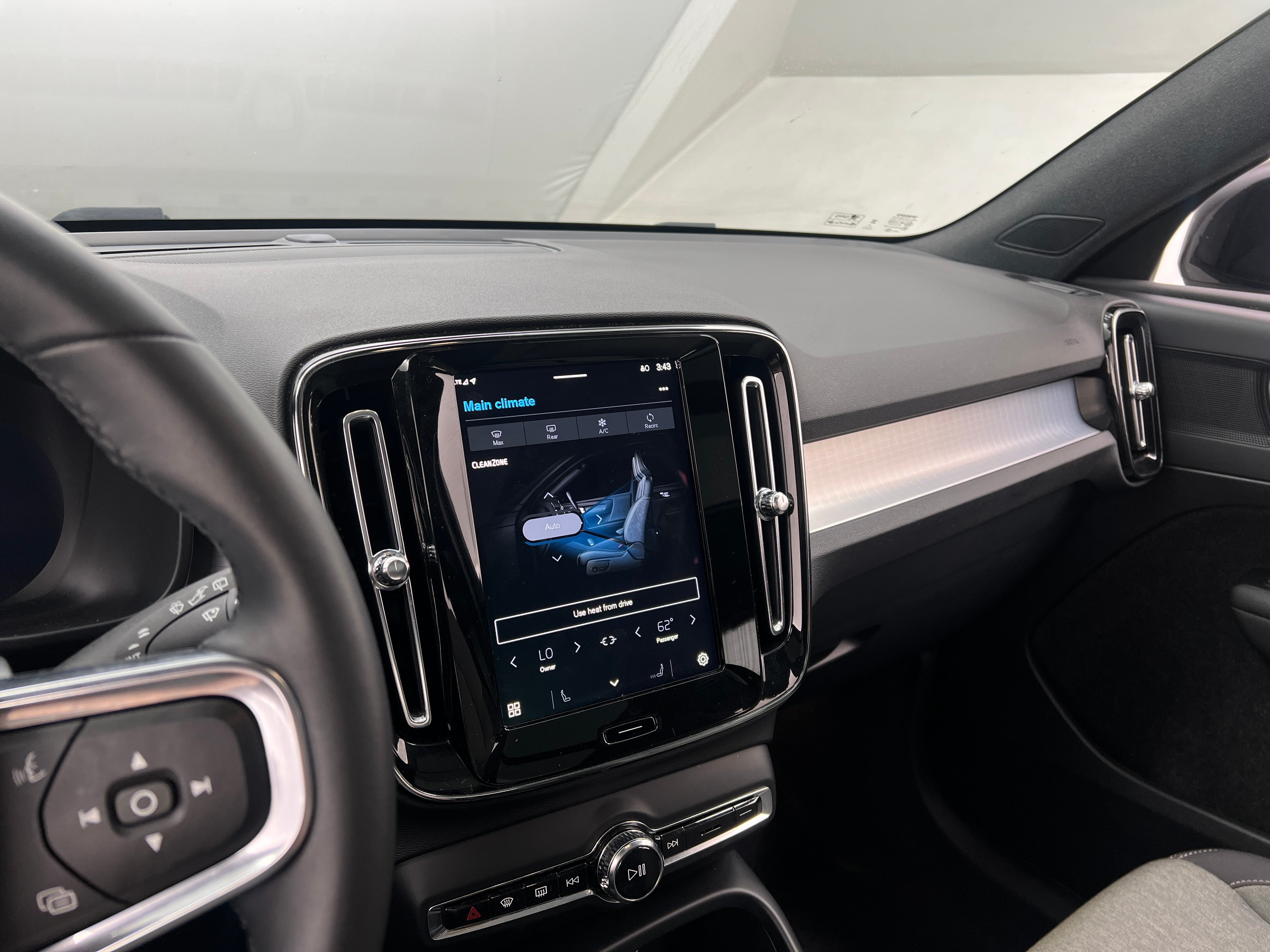 2024 Volvo XC40 B5 Core 4